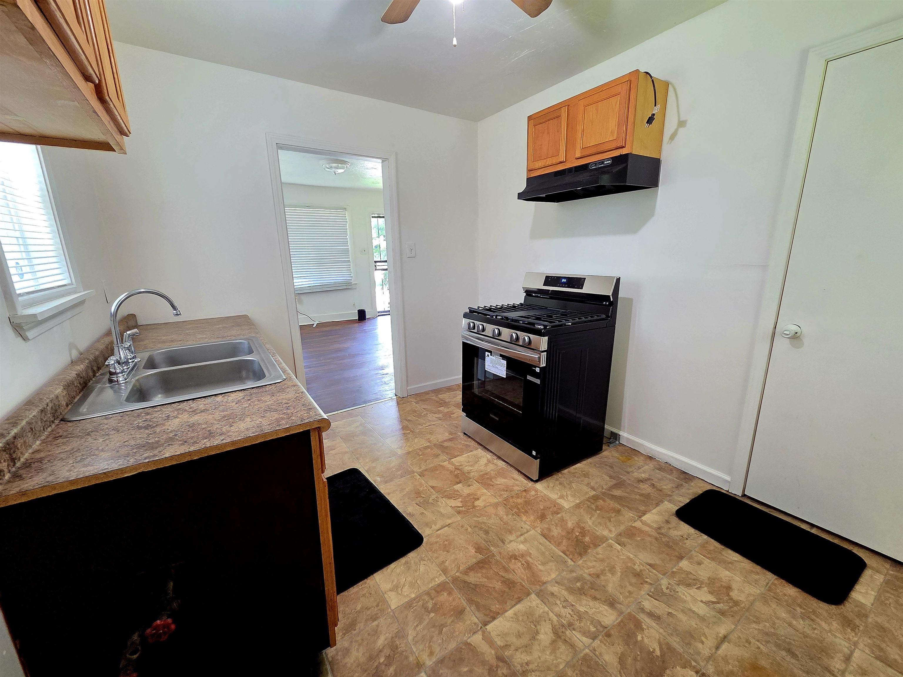 1458 Stevenson St Property Photo 6