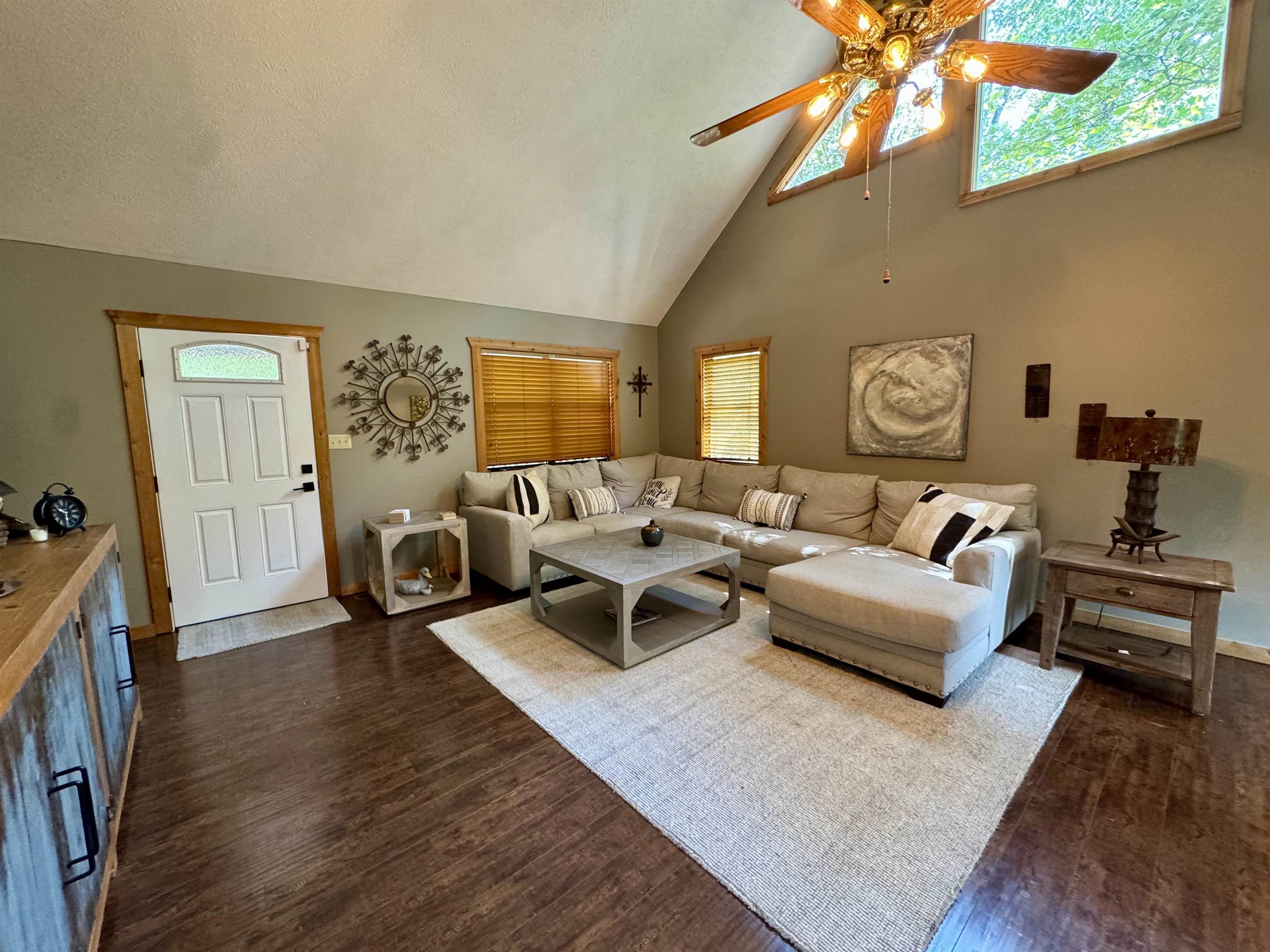 410 Murray Ln Property Photo 12