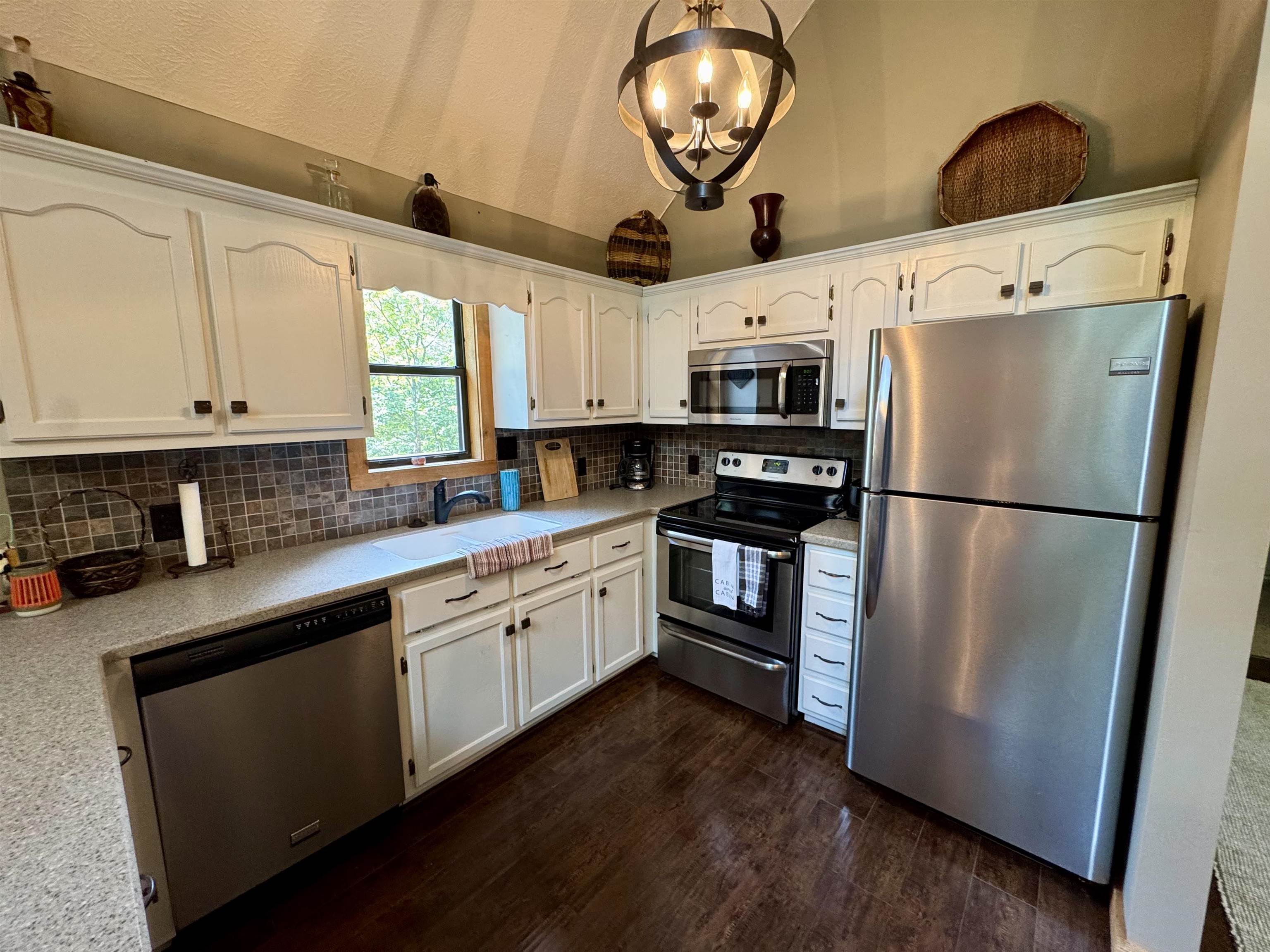 410 Murray Ln Property Photo 15