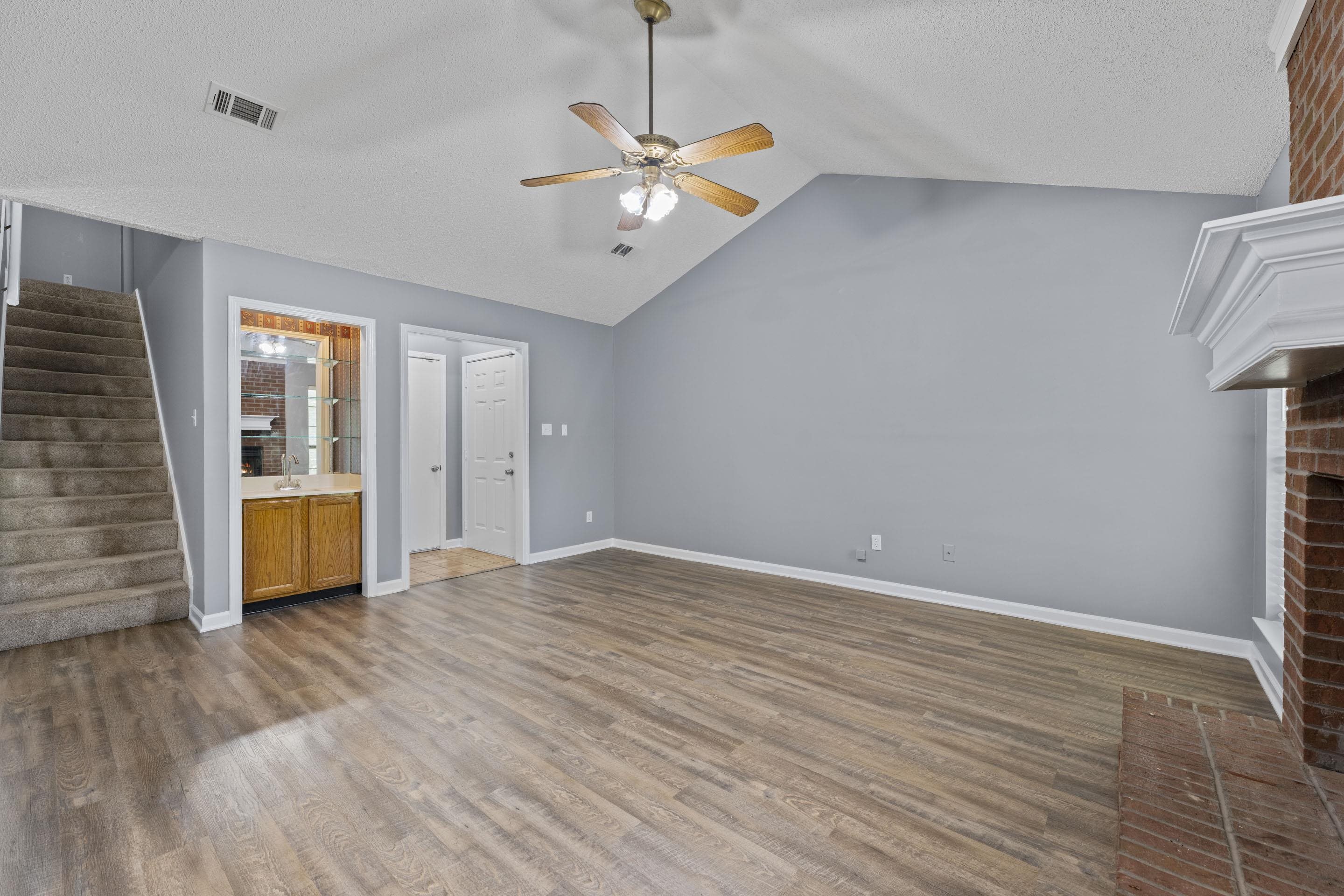 2252 Mangum Rd Property Photo 5
