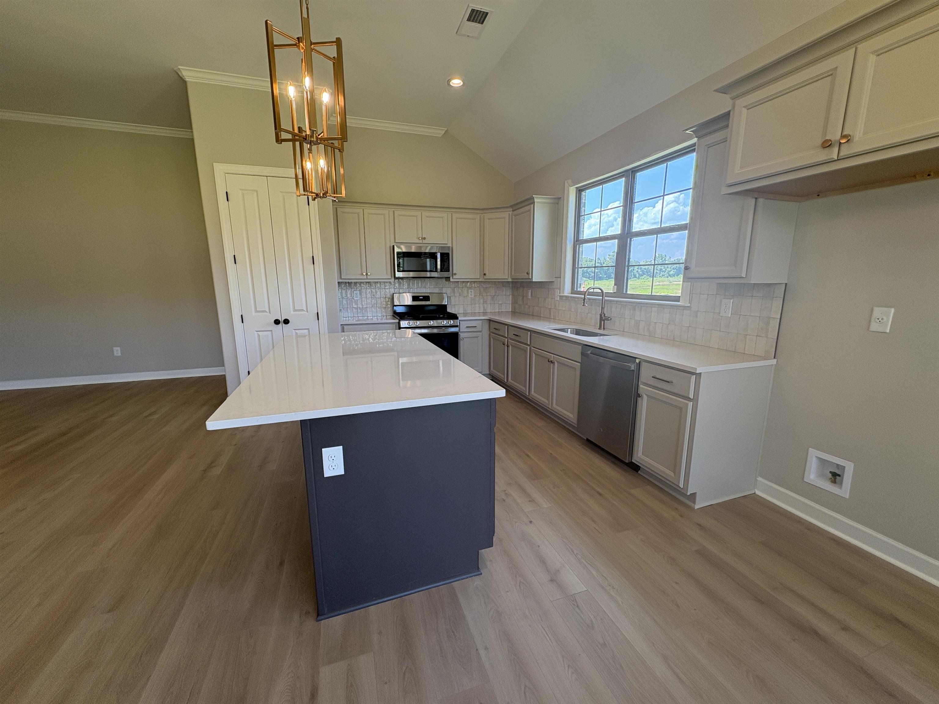 125 Brook Manor Dr Property Photo 6