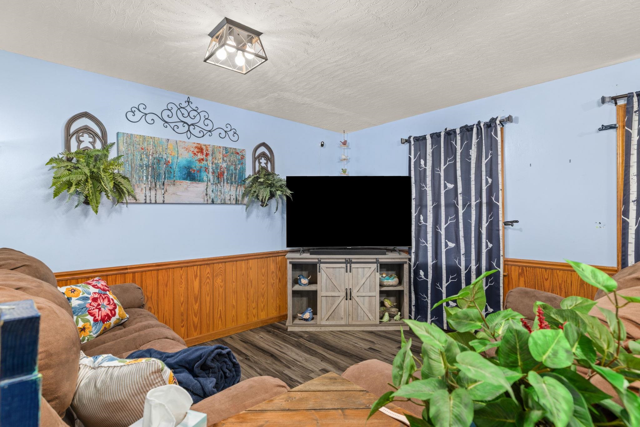 3 Monroe St Property Photo 6