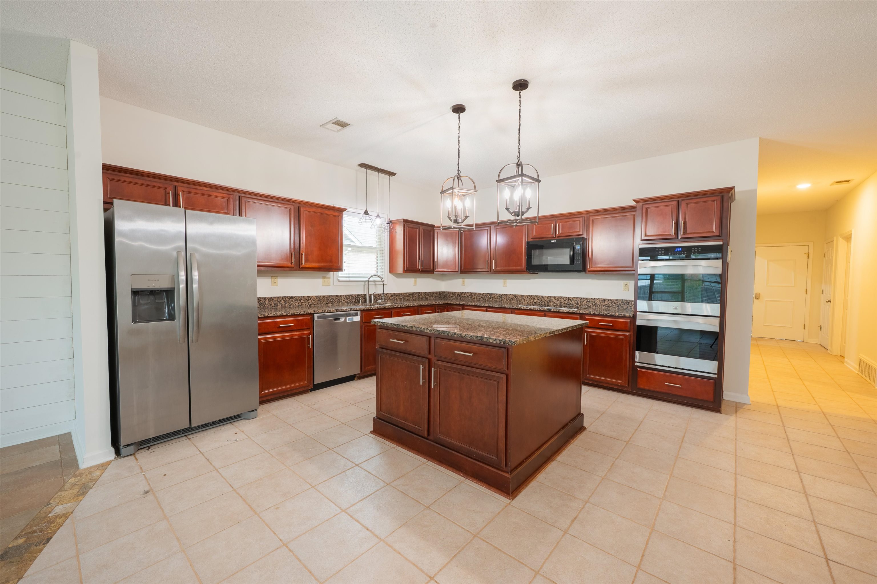 3911 Lighthouse Ln Property Photo 6