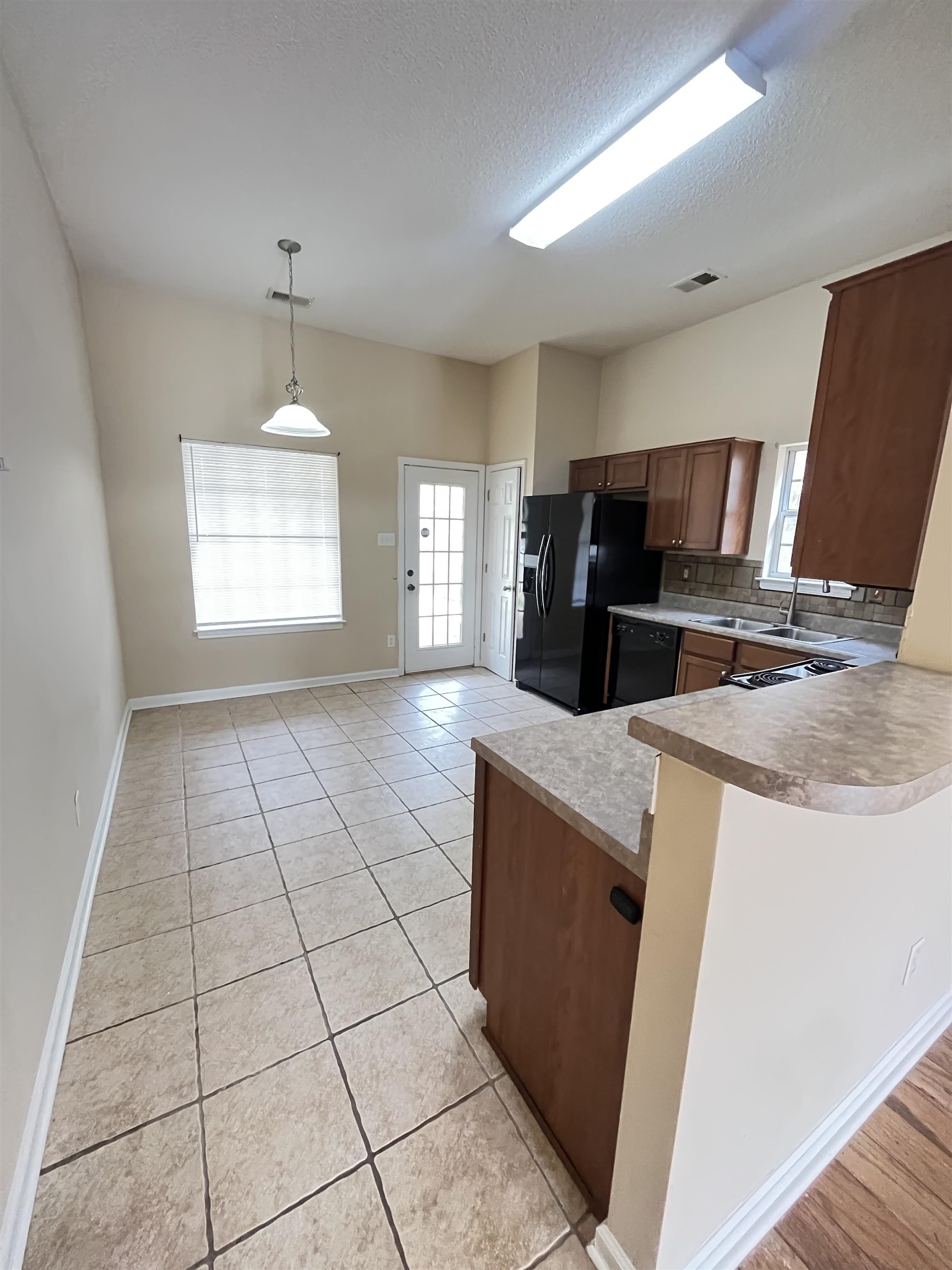 6836 Kamali Ave Property Photo 5