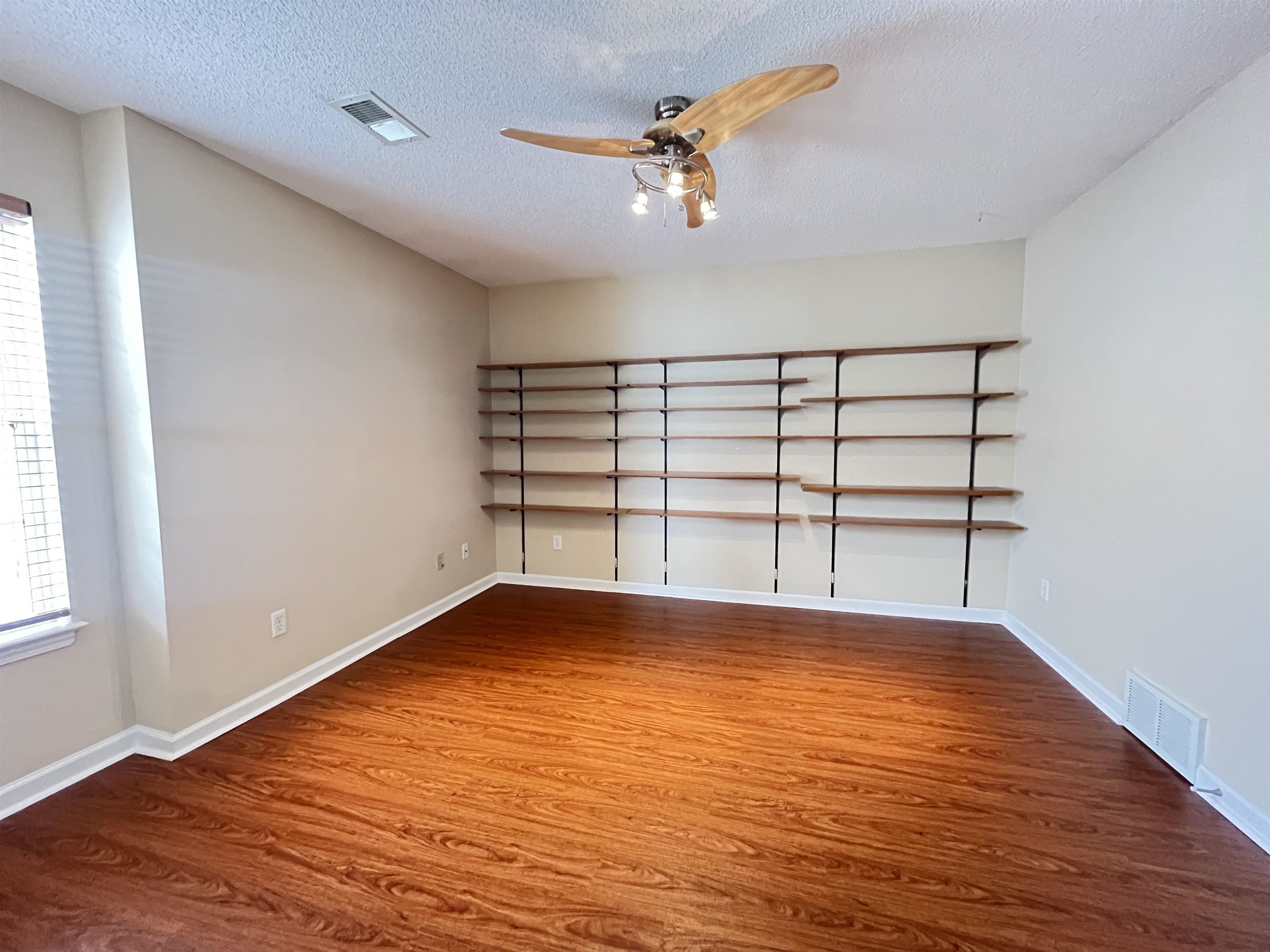 6836 Kamali Ave Property Photo 14