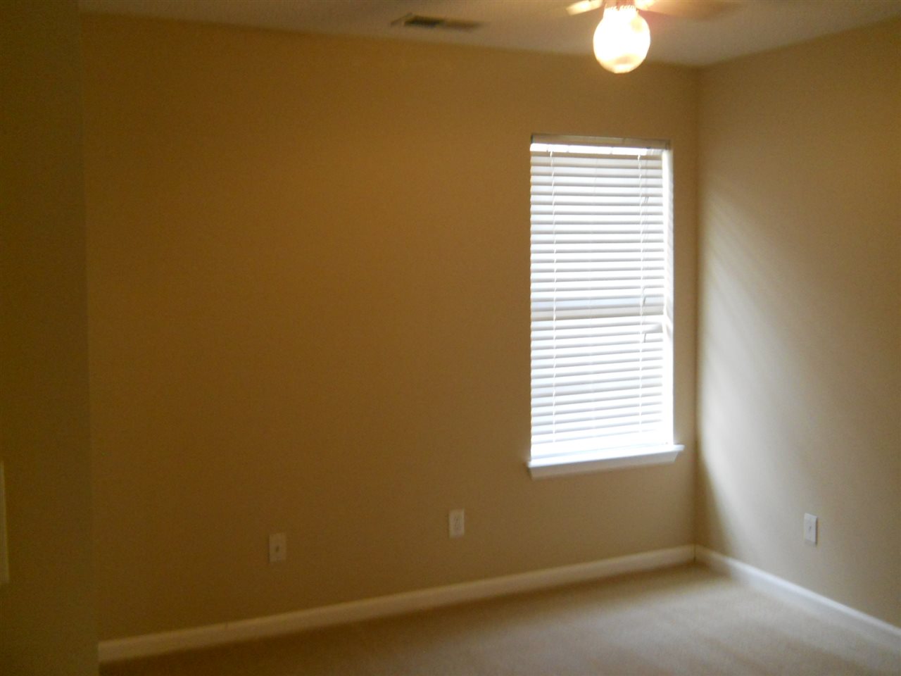 1098 Breezy Valley Dr Property Photo 2