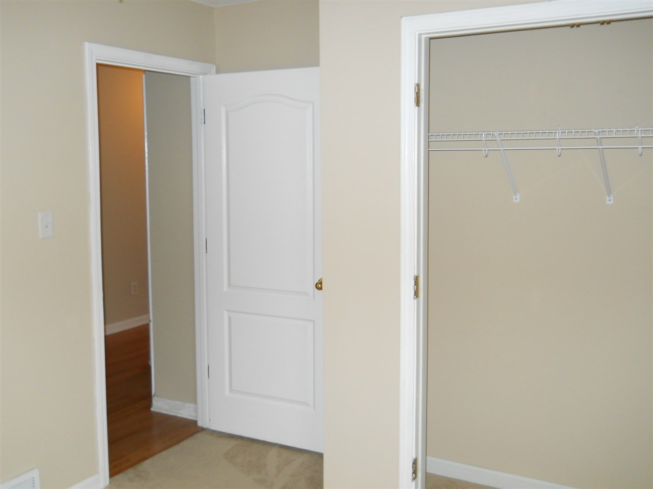 1098 Breezy Valley Dr Property Photo 3