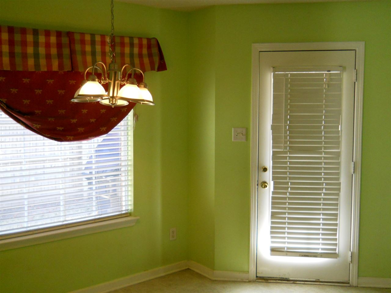 1098 Breezy Valley Dr Property Photo 9