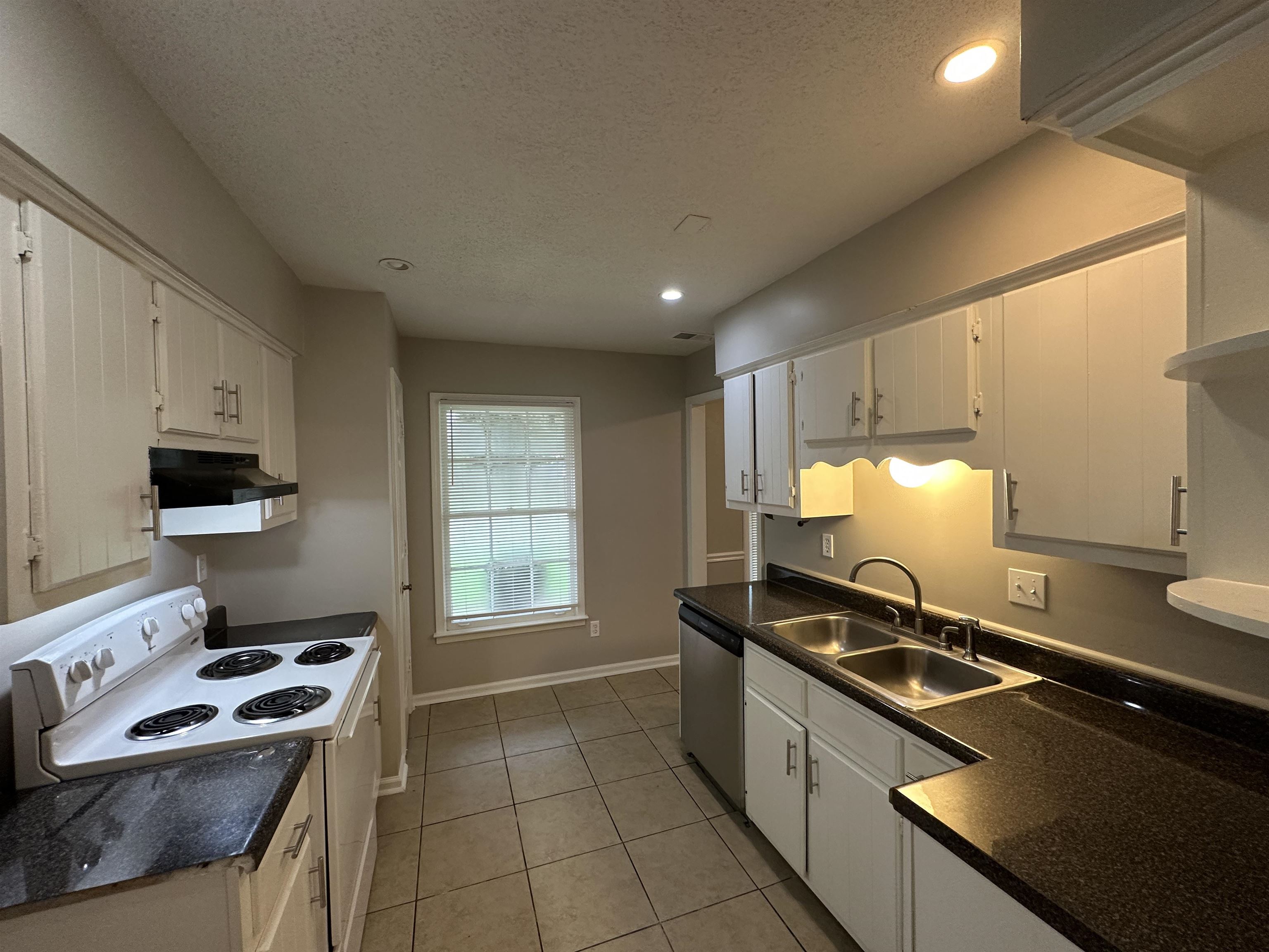 4439 Green Creek Dr Property Photo 4