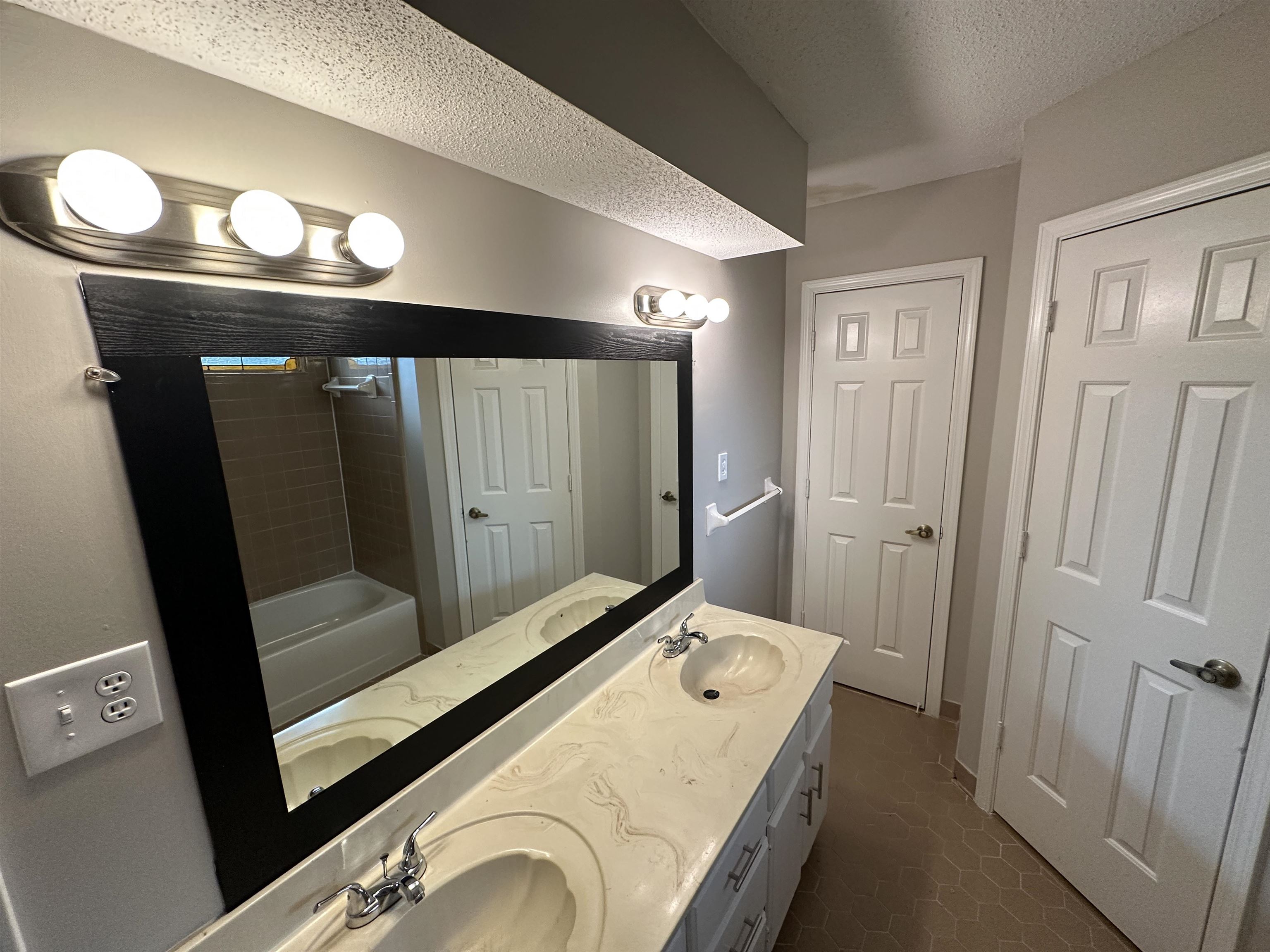 4439 Green Creek Dr Property Photo 15