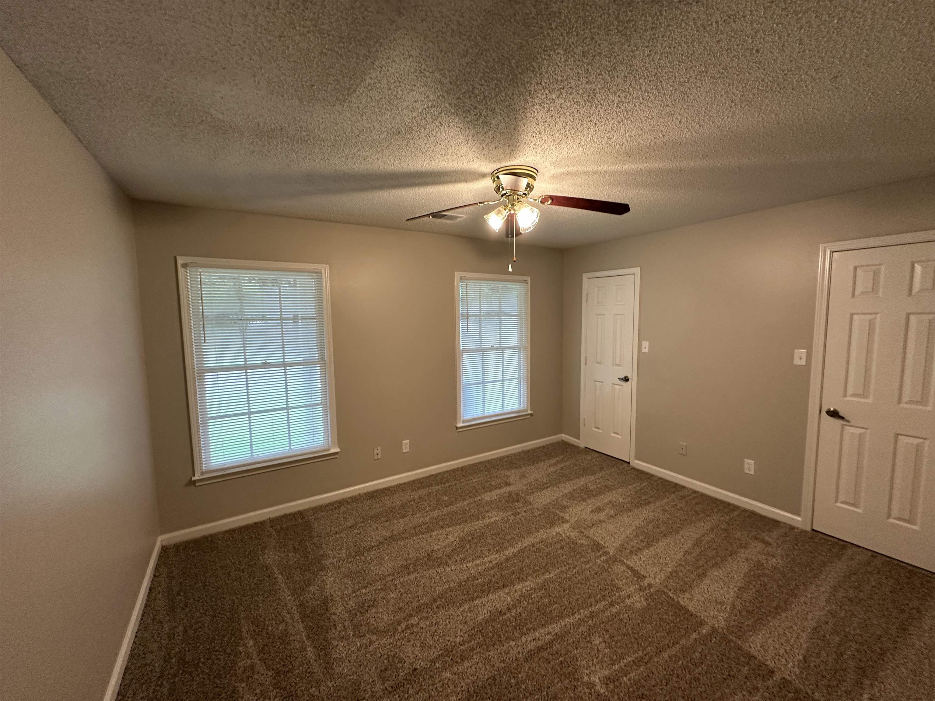 4439 Green Creek Dr Property Photo 17