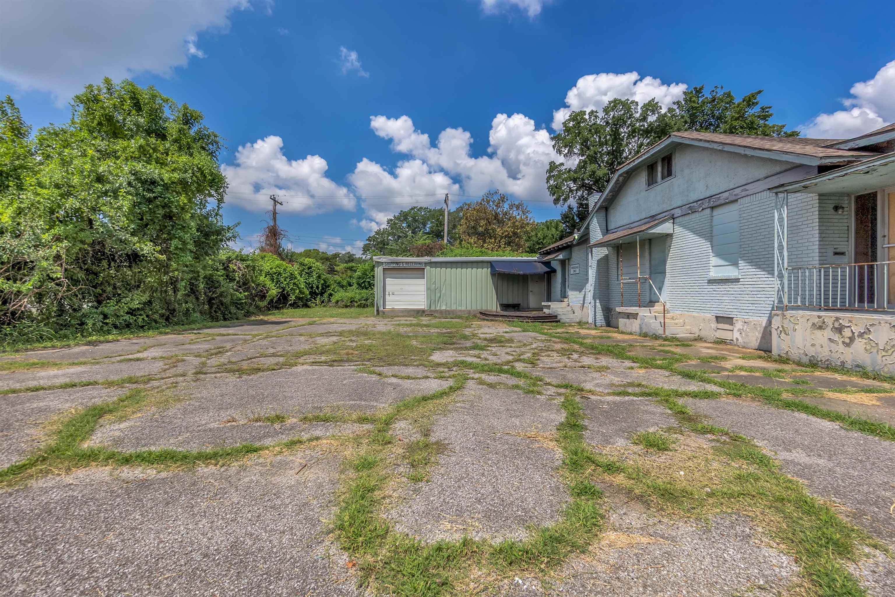 1063 E PARKWAY AVE S Property Photo 1