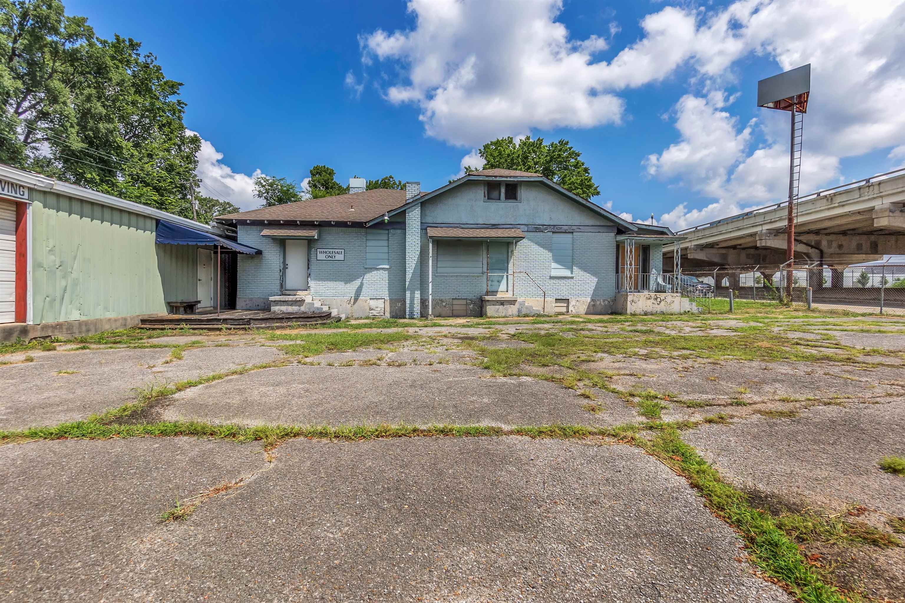 1063 E Parkway Ave S Property Photo 2