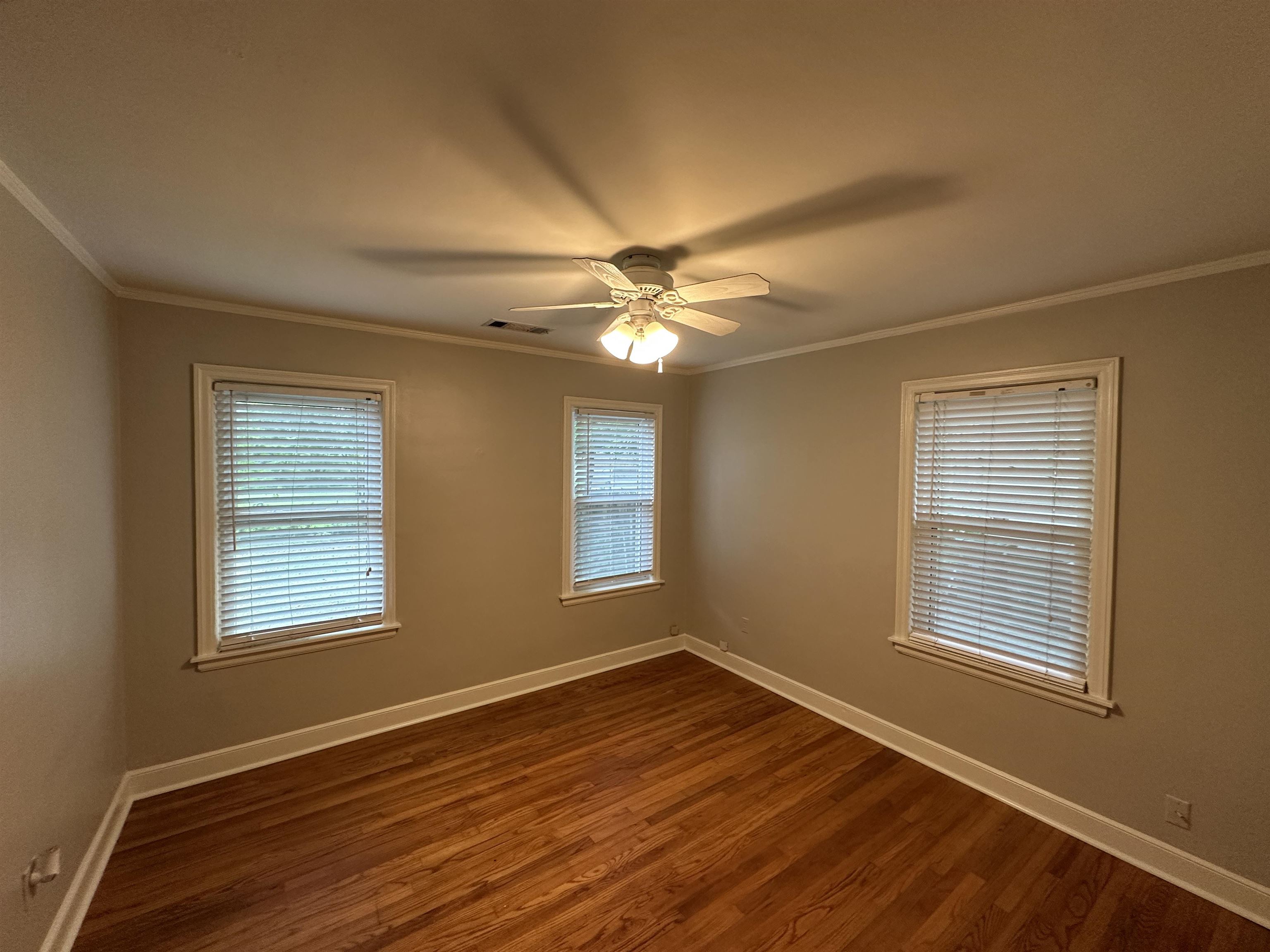 2888 Midland Ave Property Photo 5