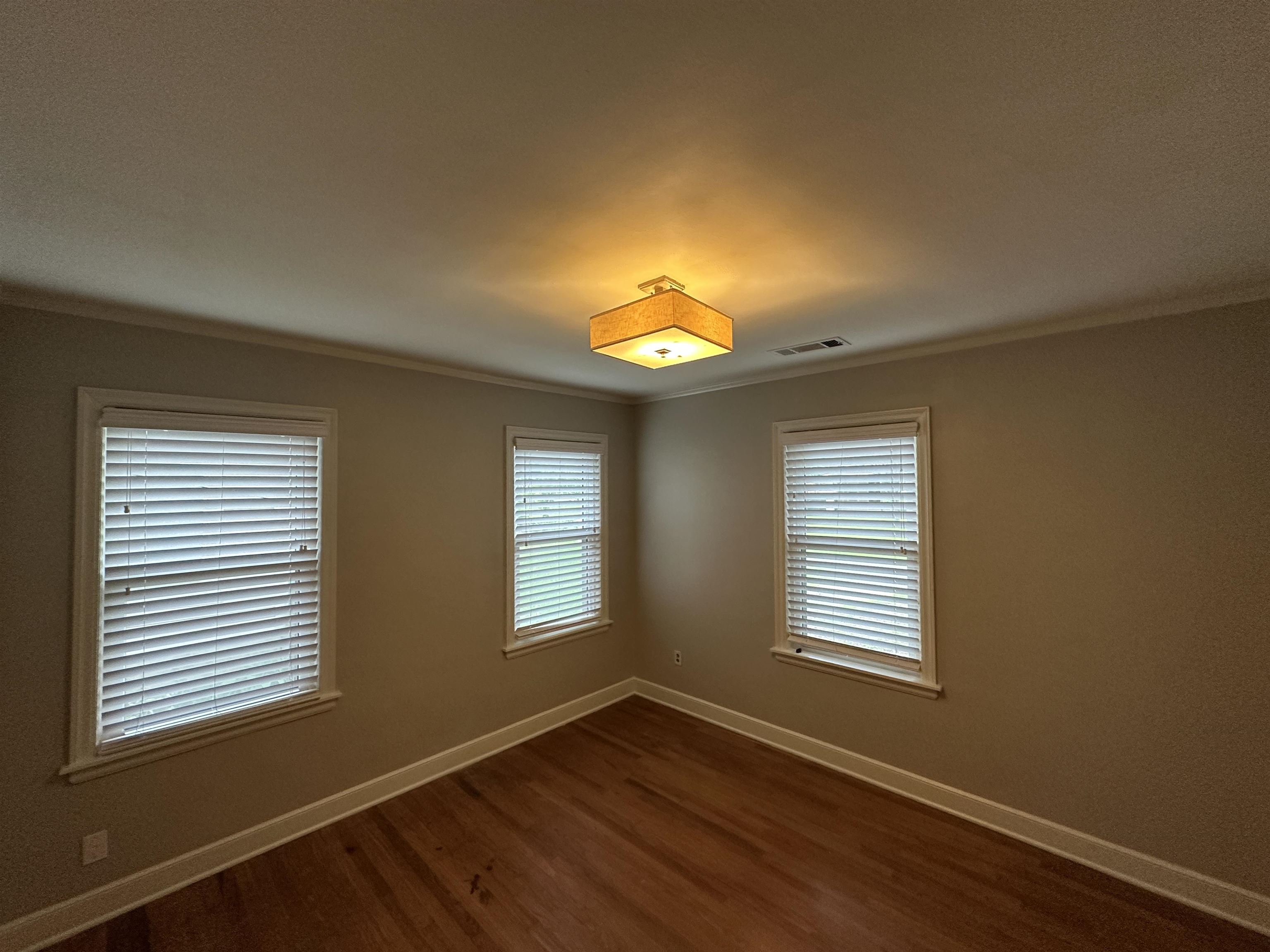 2888 Midland Ave Property Photo 7