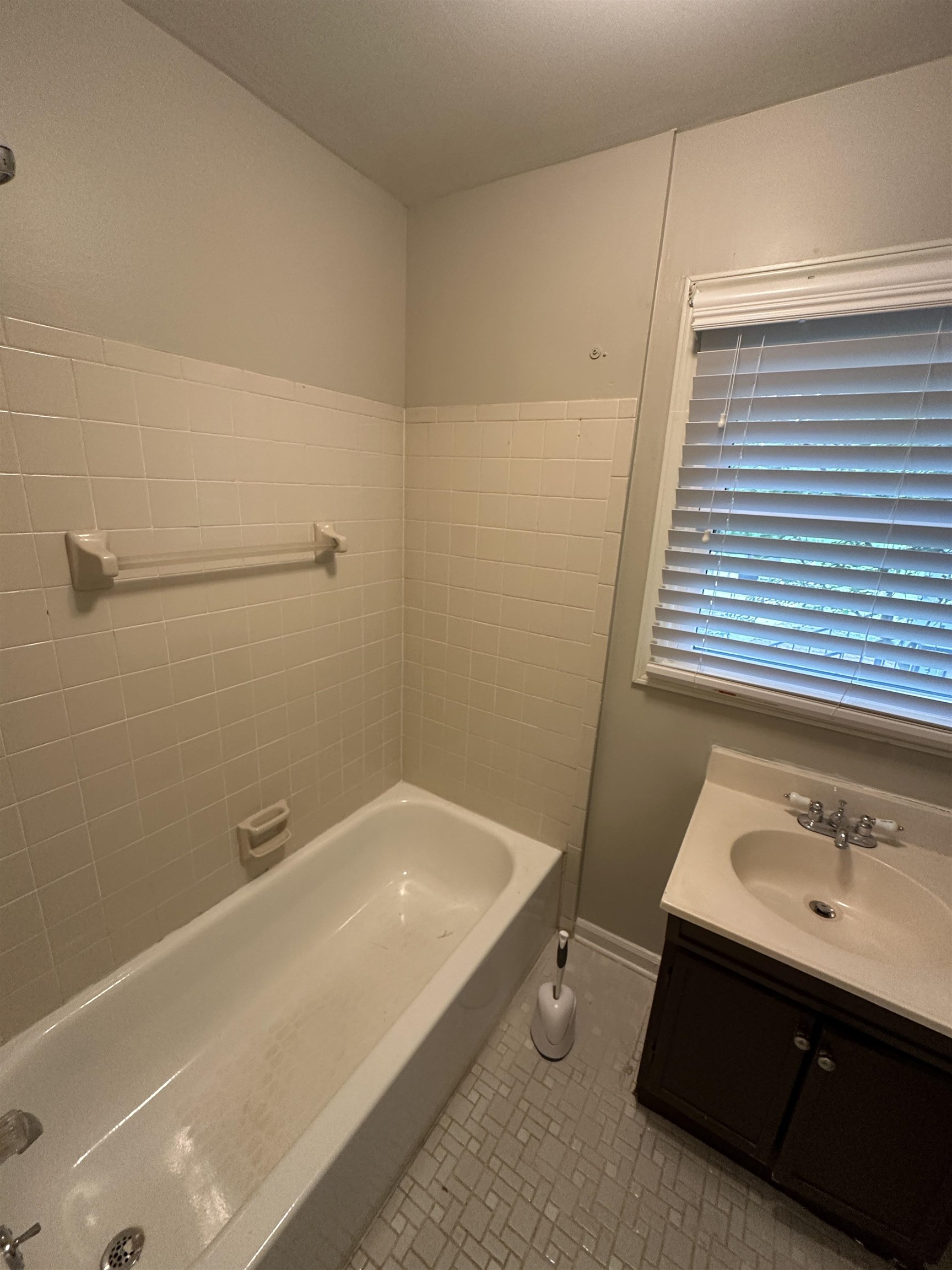 2888 Midland Ave Property Photo 11