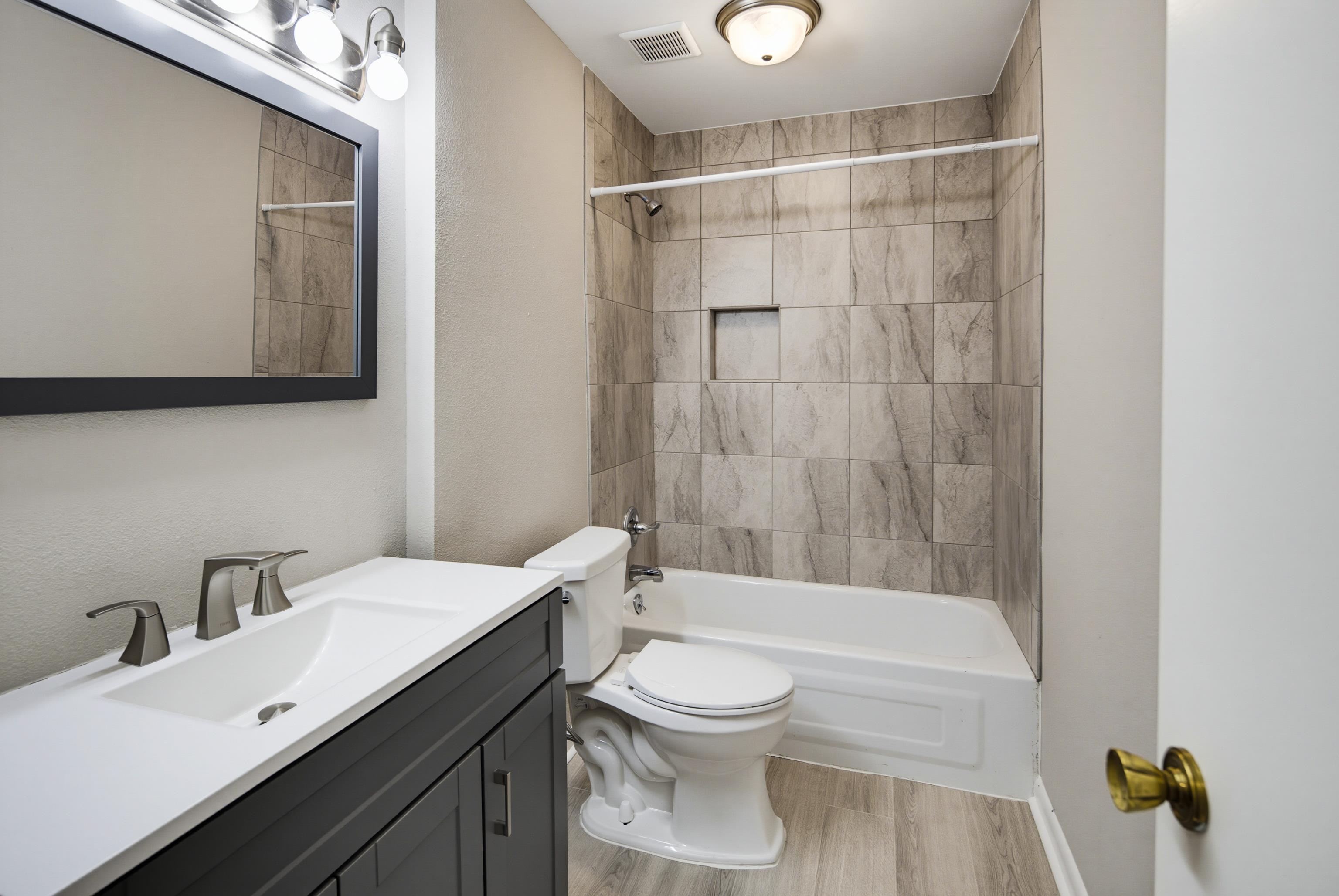 6744 Quail Hollow Ct 1 Property Photo 16