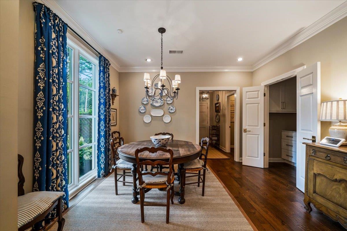 598 Club Walk Ln 10 Property Photo 15