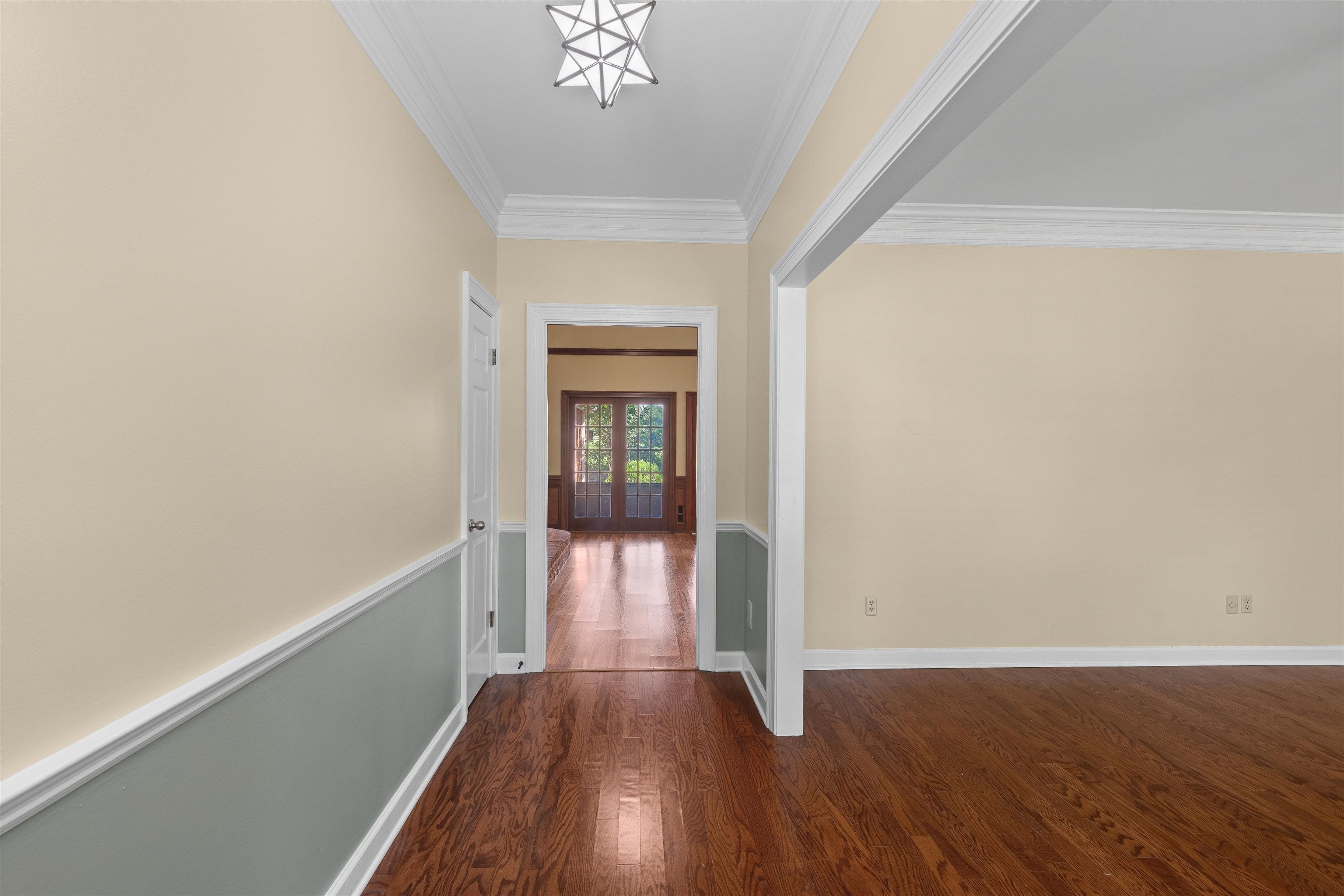 7168 Egerton Ln Property Photo 4
