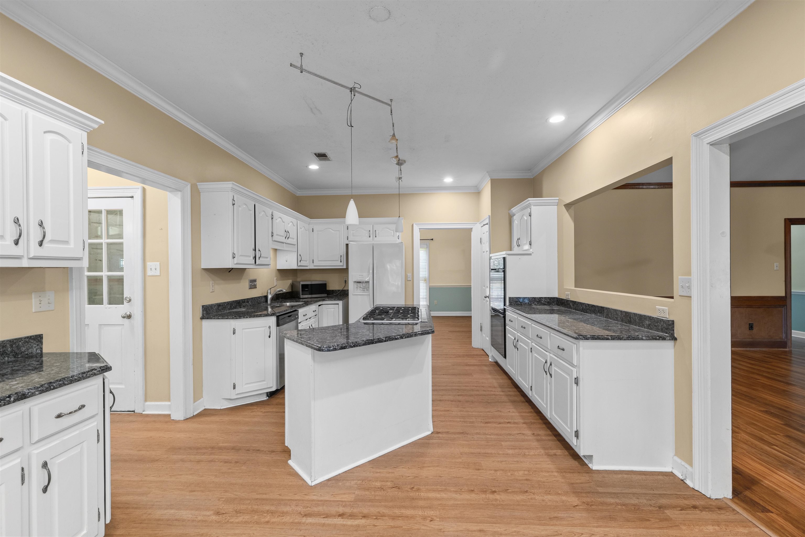 7168 Egerton Ln Property Photo 11