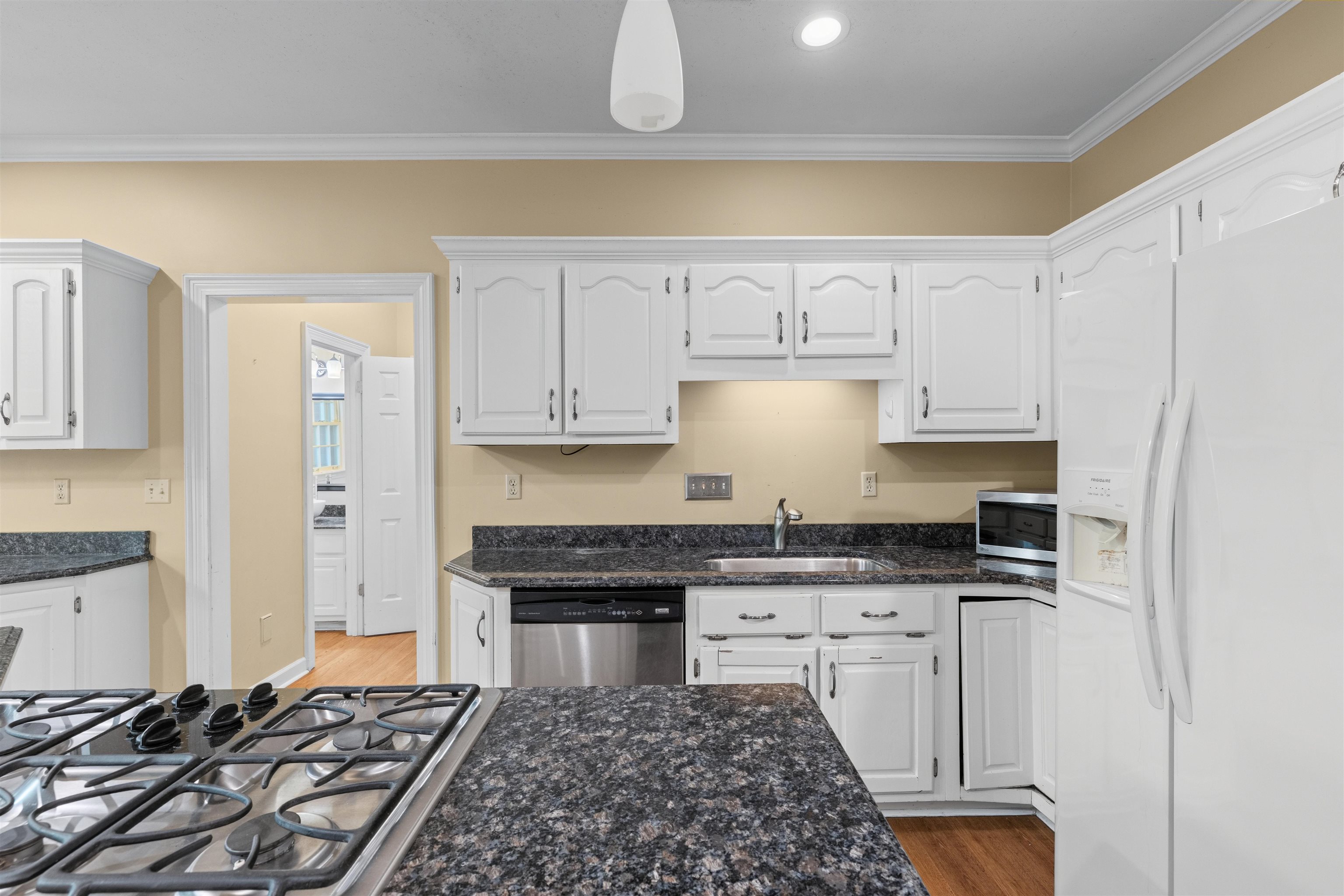 7168 Egerton Ln Property Photo 12