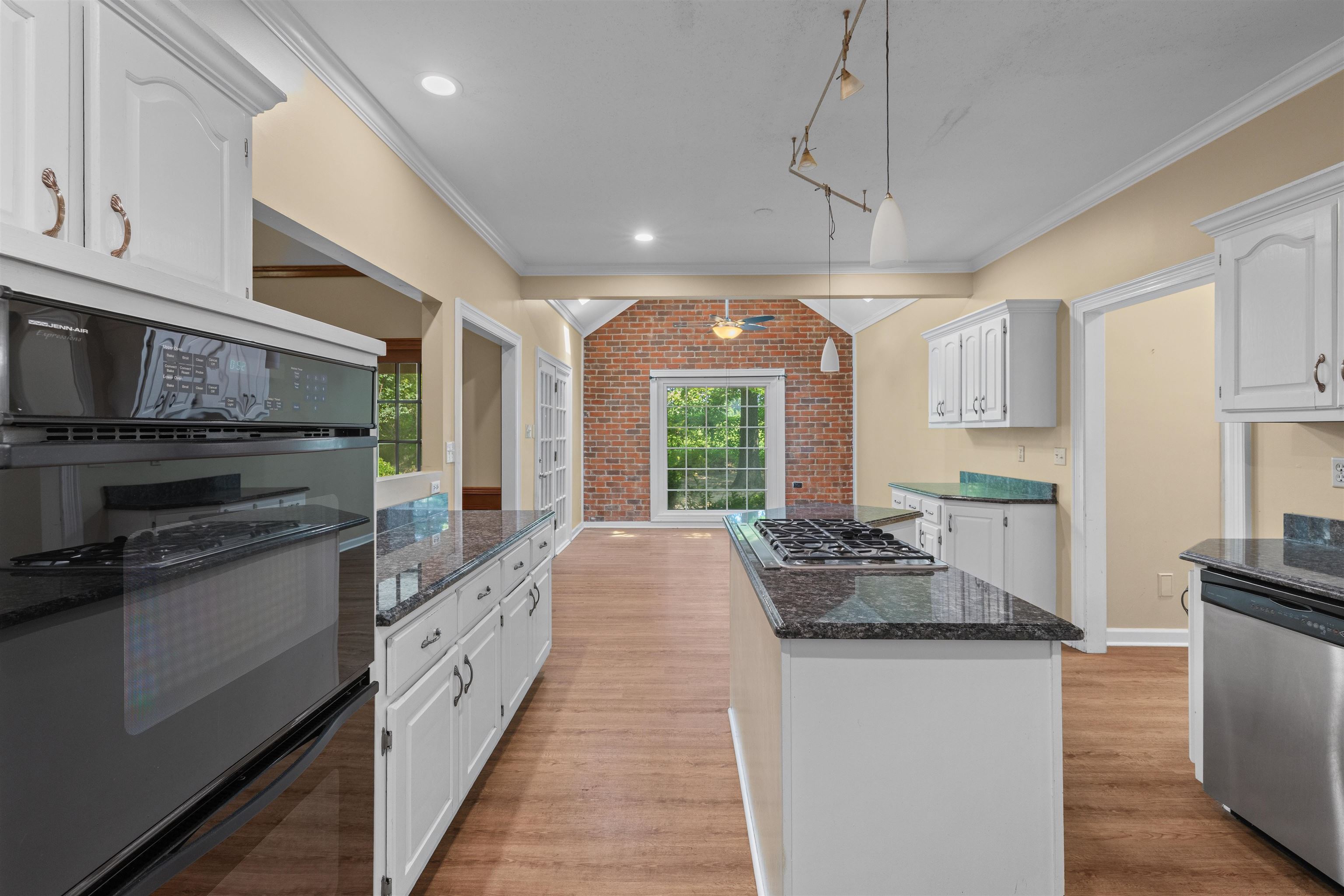 7168 Egerton Ln Property Photo 13