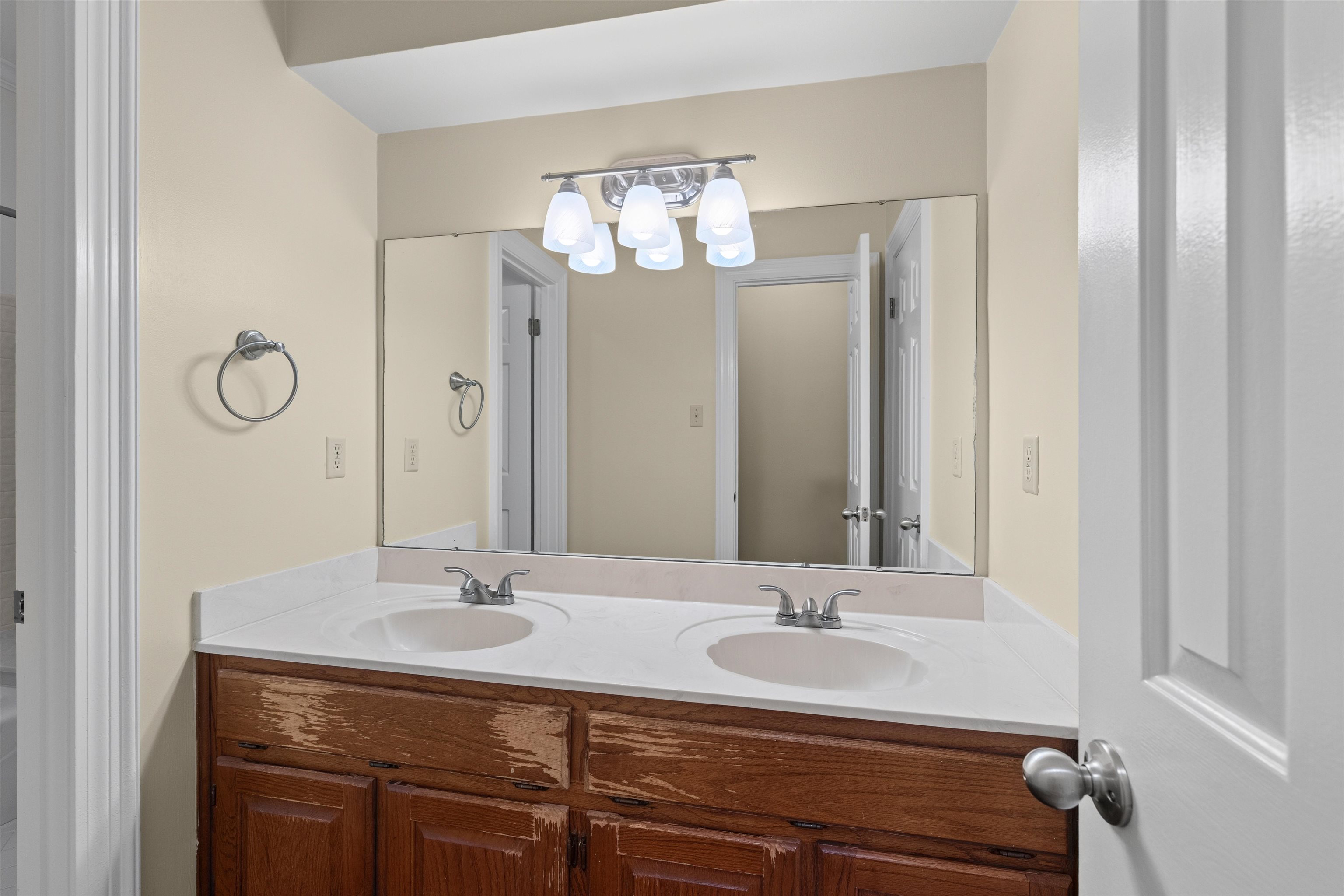 7168 Egerton Ln Property Photo 25