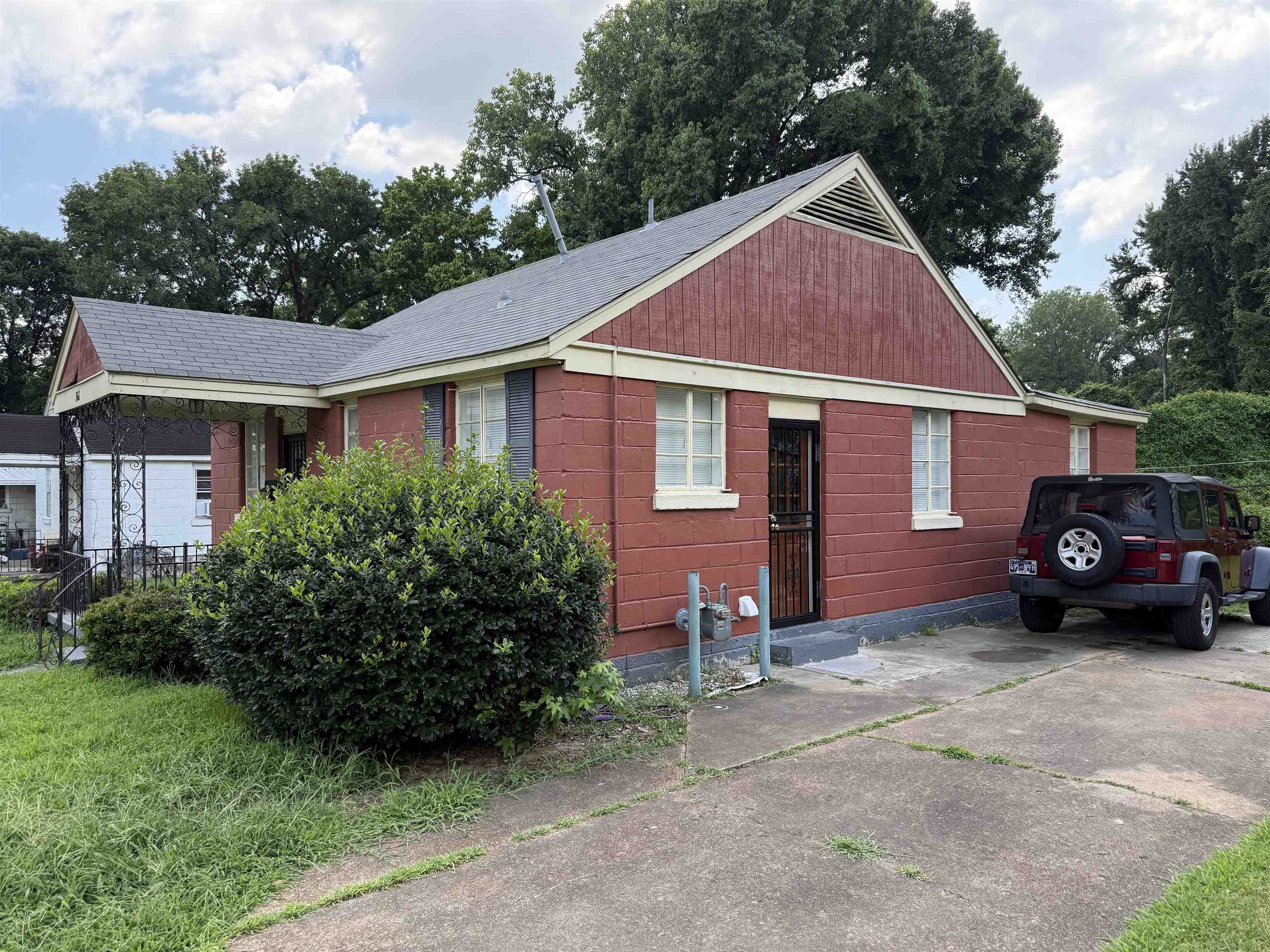1561 W Dianne Cir Property Photo 2