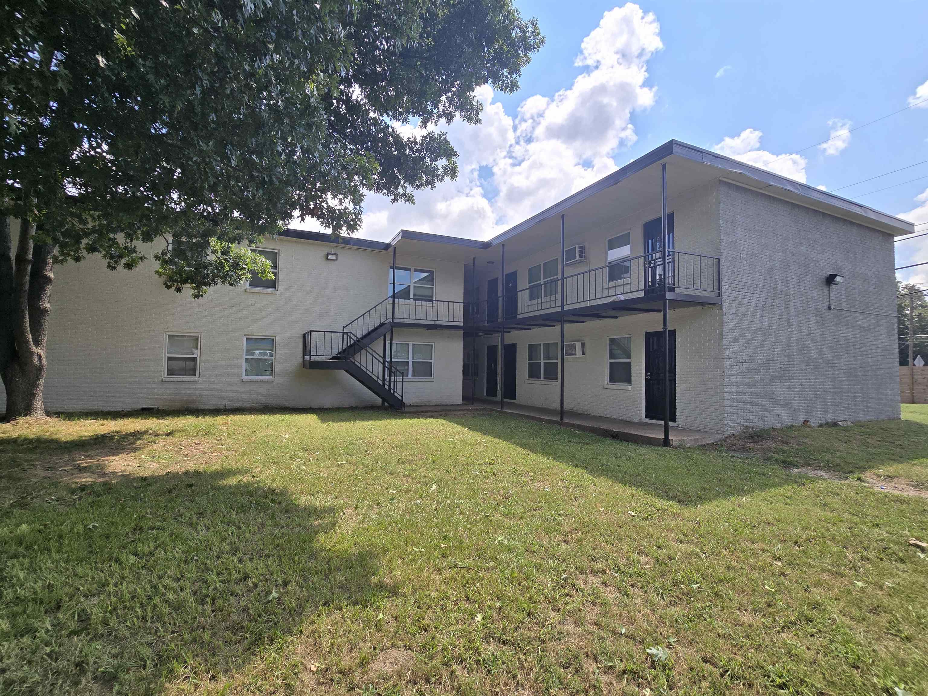 1744 N Graham Rd Property Photo 3