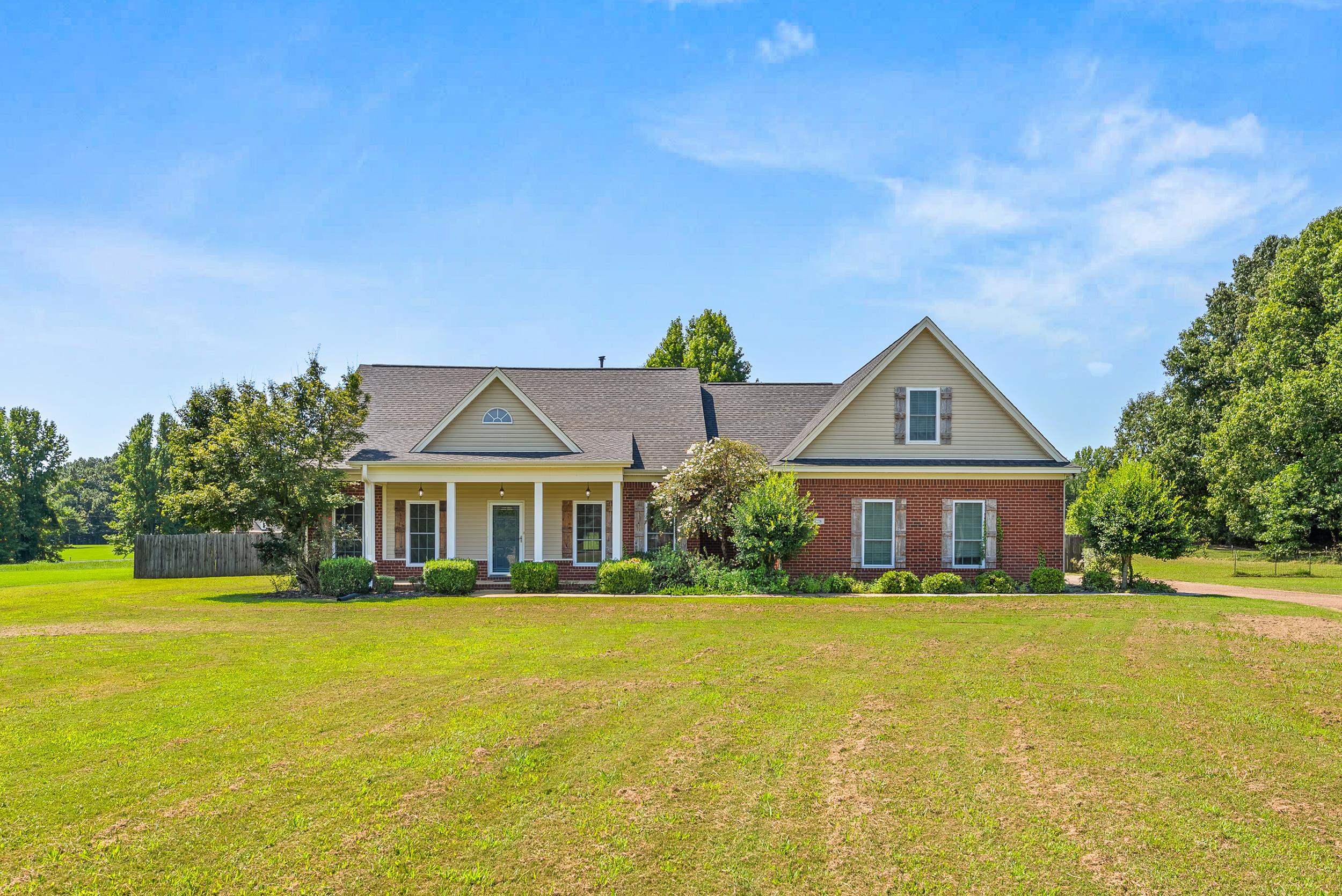 228 Golden Pond Dr Property Photo 1