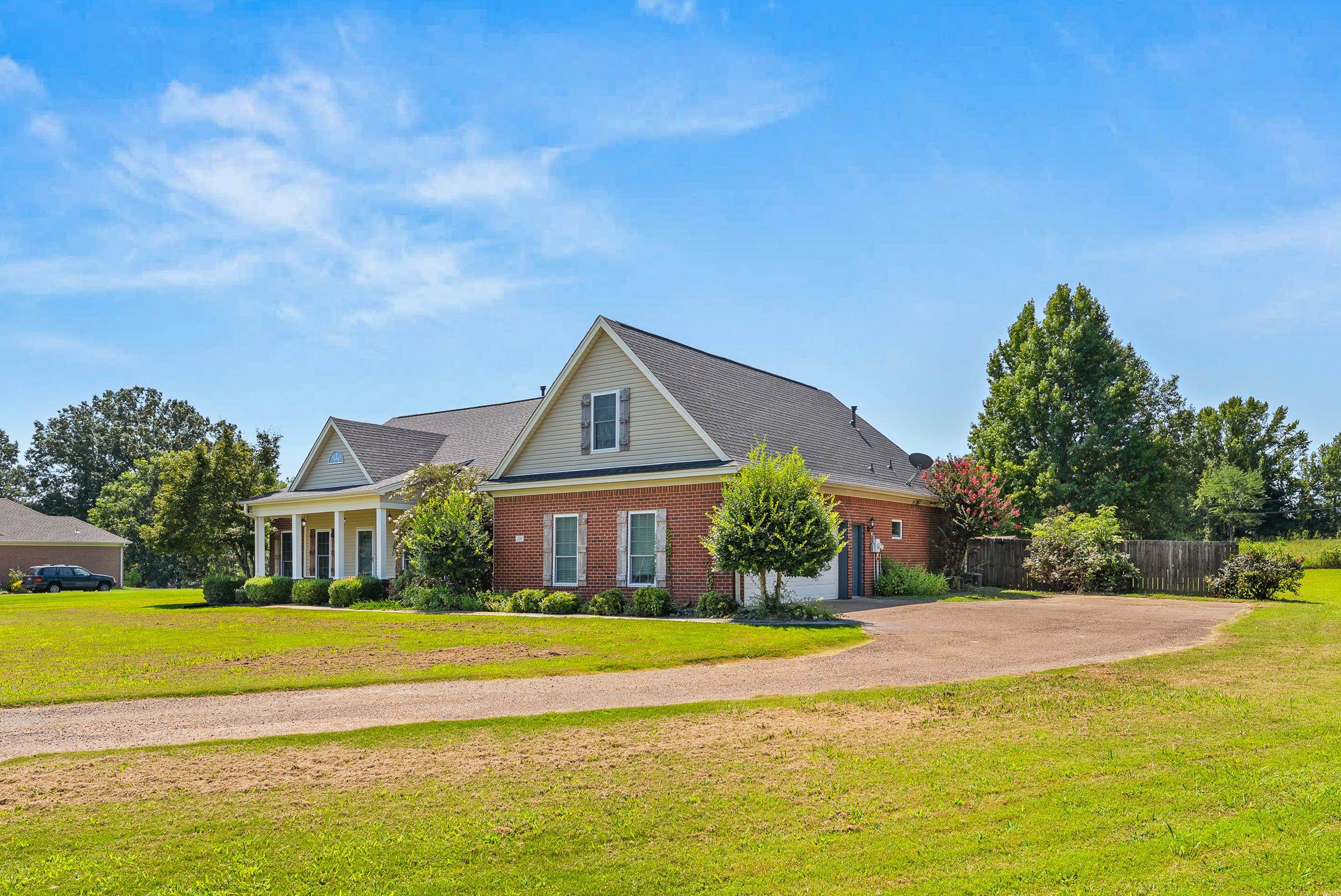 228 Golden Pond Dr Property Photo 2