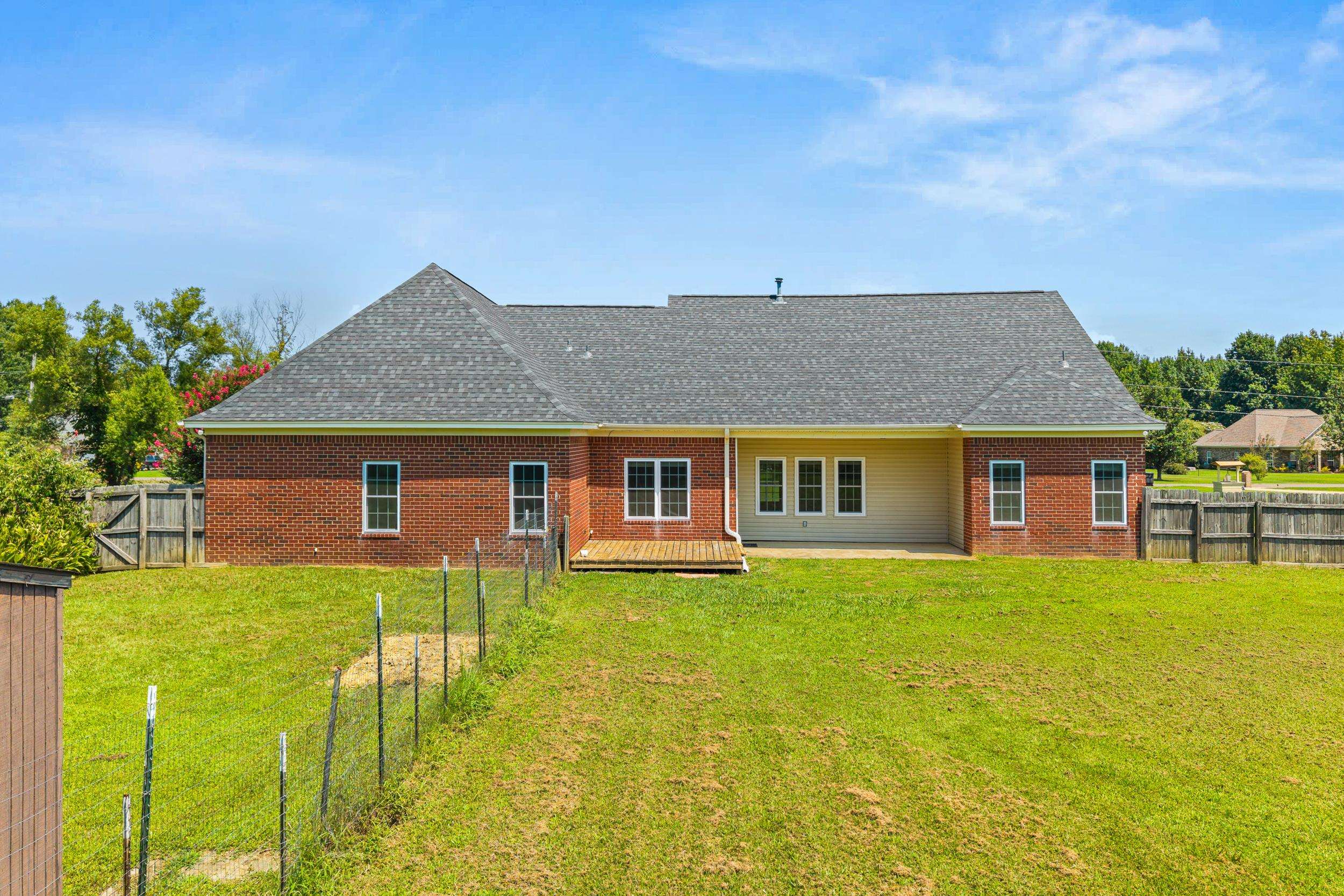 228 Golden Pond Dr Property Photo 3