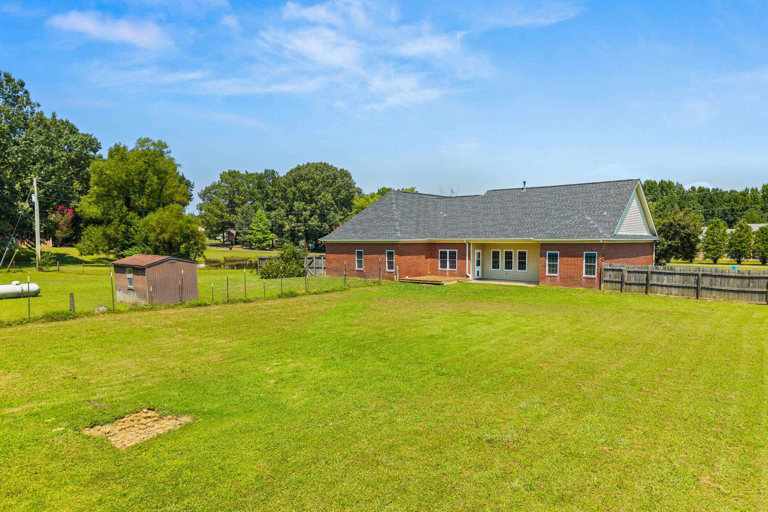 228 Golden Pond Dr Property Photo 4