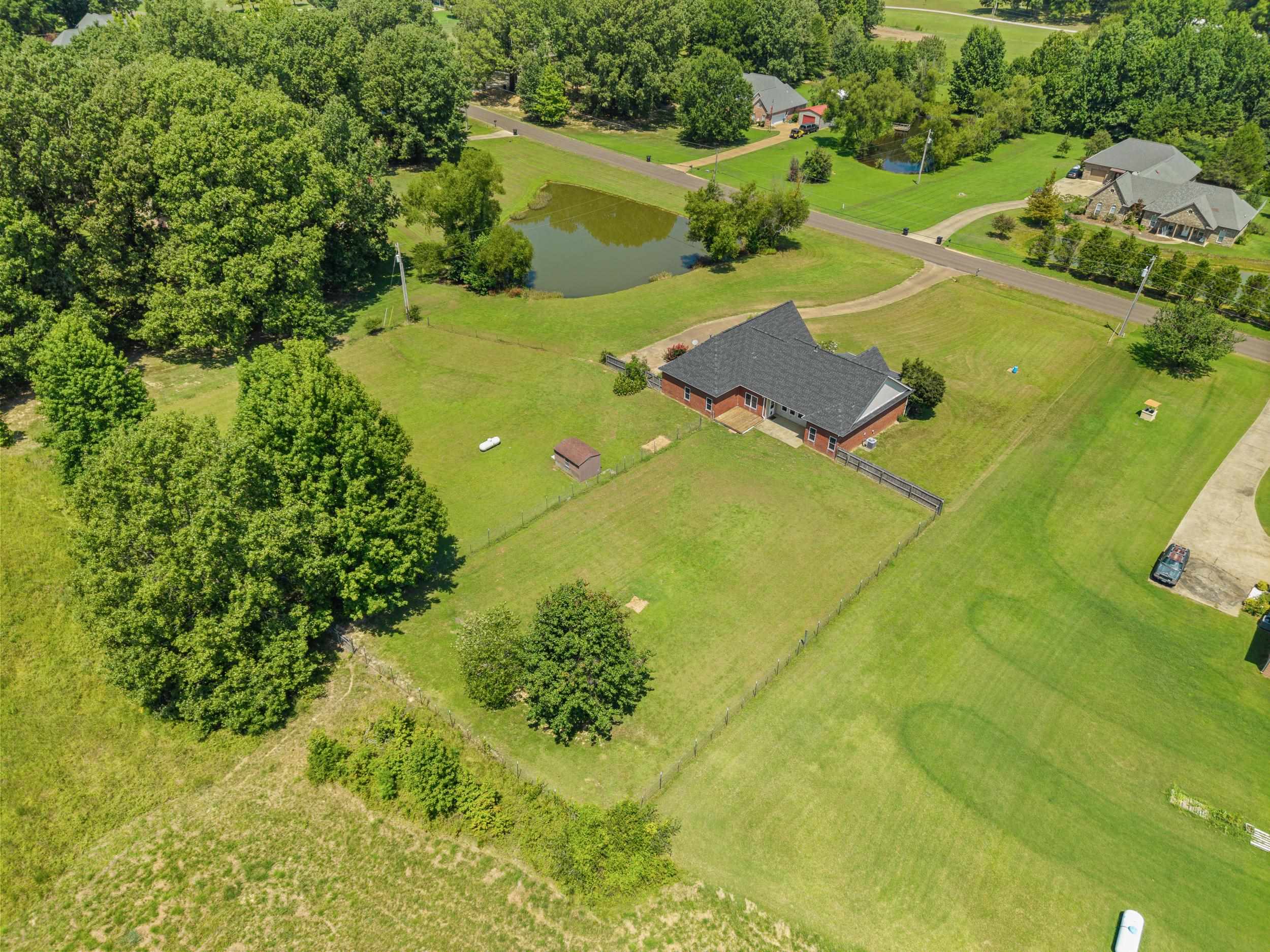 228 Golden Pond Dr Property Photo 7