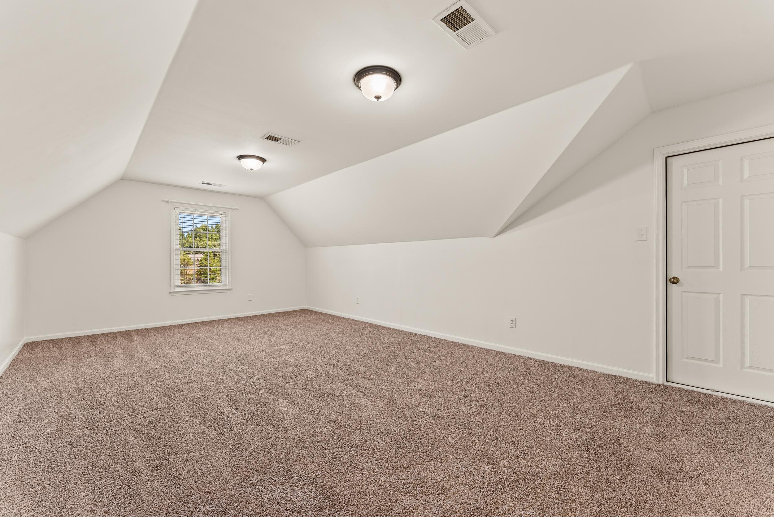 228 Golden Pond Dr Property Photo 28
