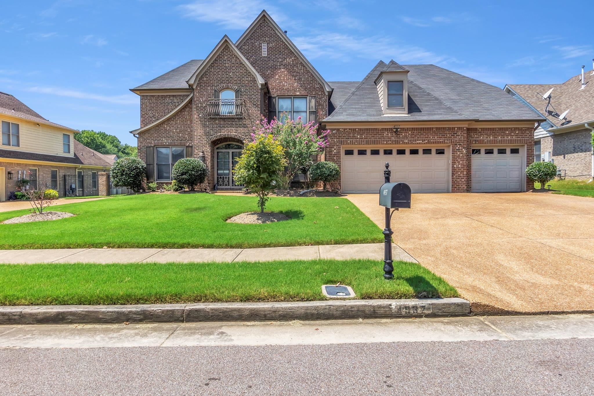 4937 FOX SPRINGS DR Property Photo 1