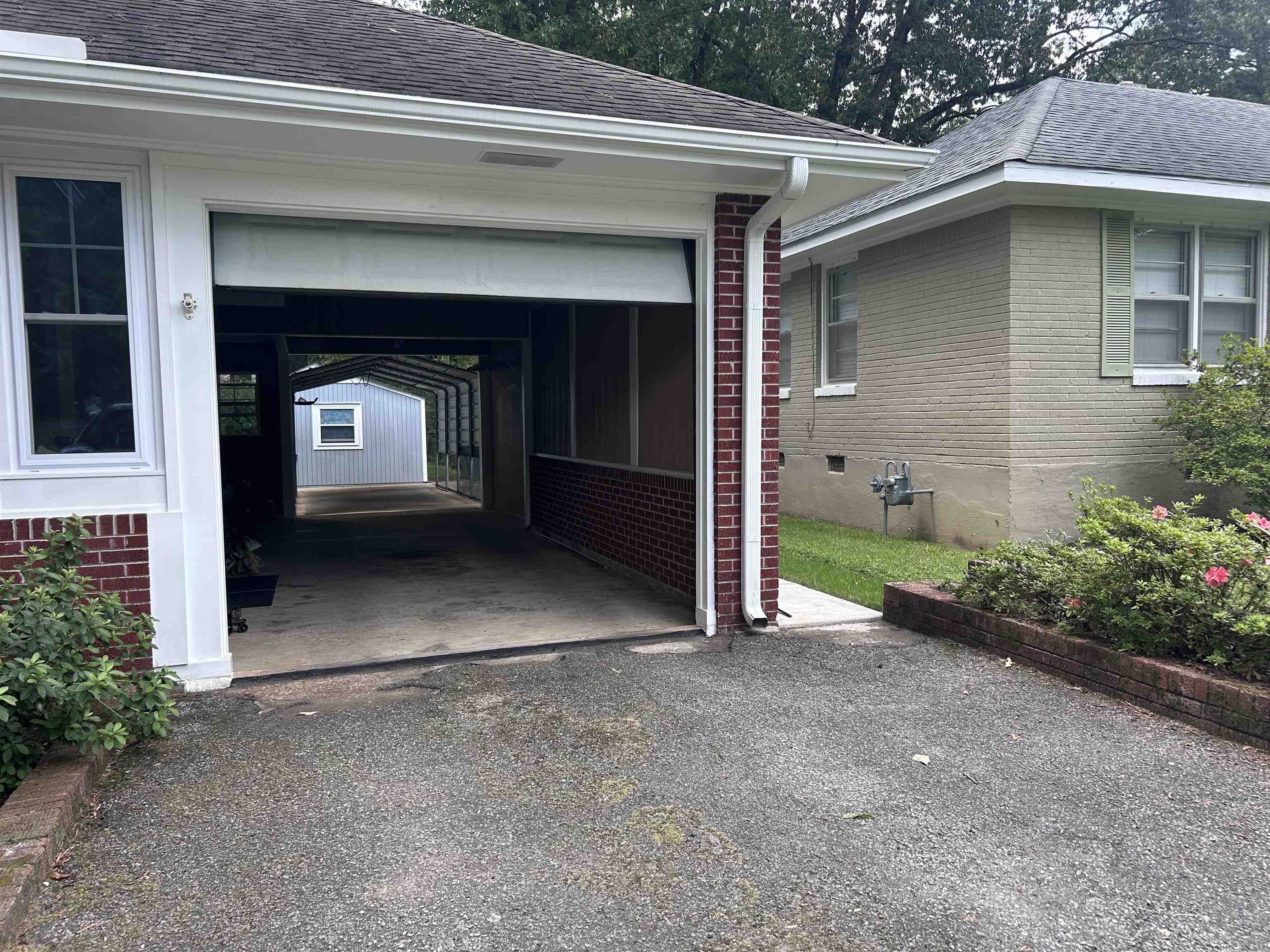 1227 Colonial Rd Property Photo 4
