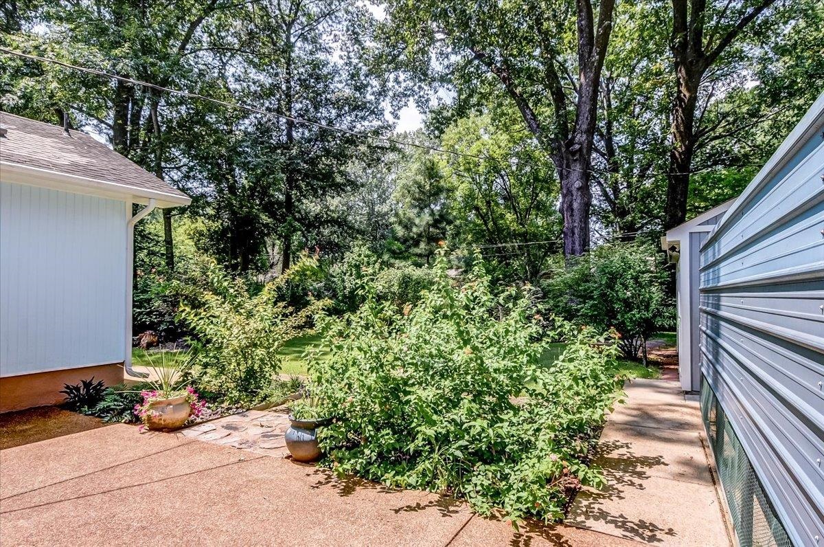 1227 Colonial Rd Property Photo 37