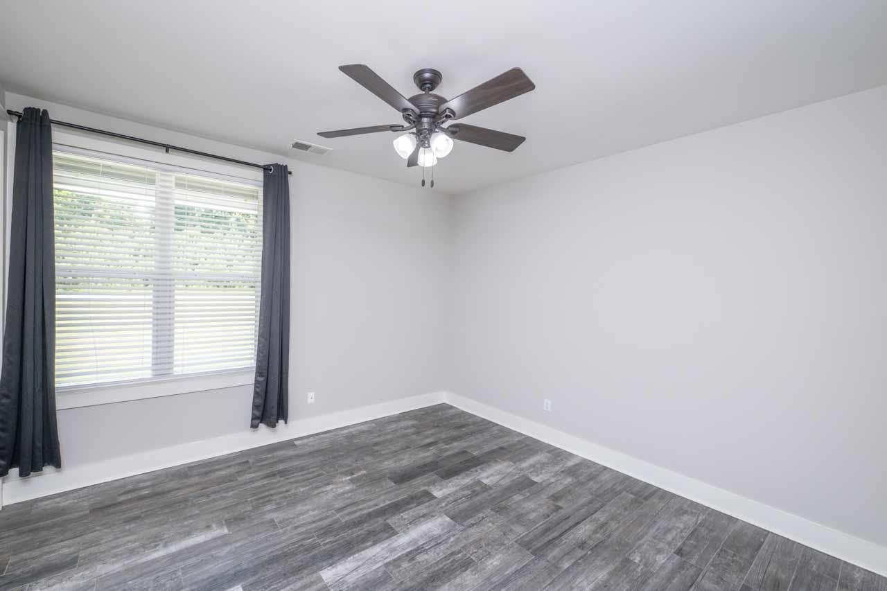 985 Park St Property Photo 25