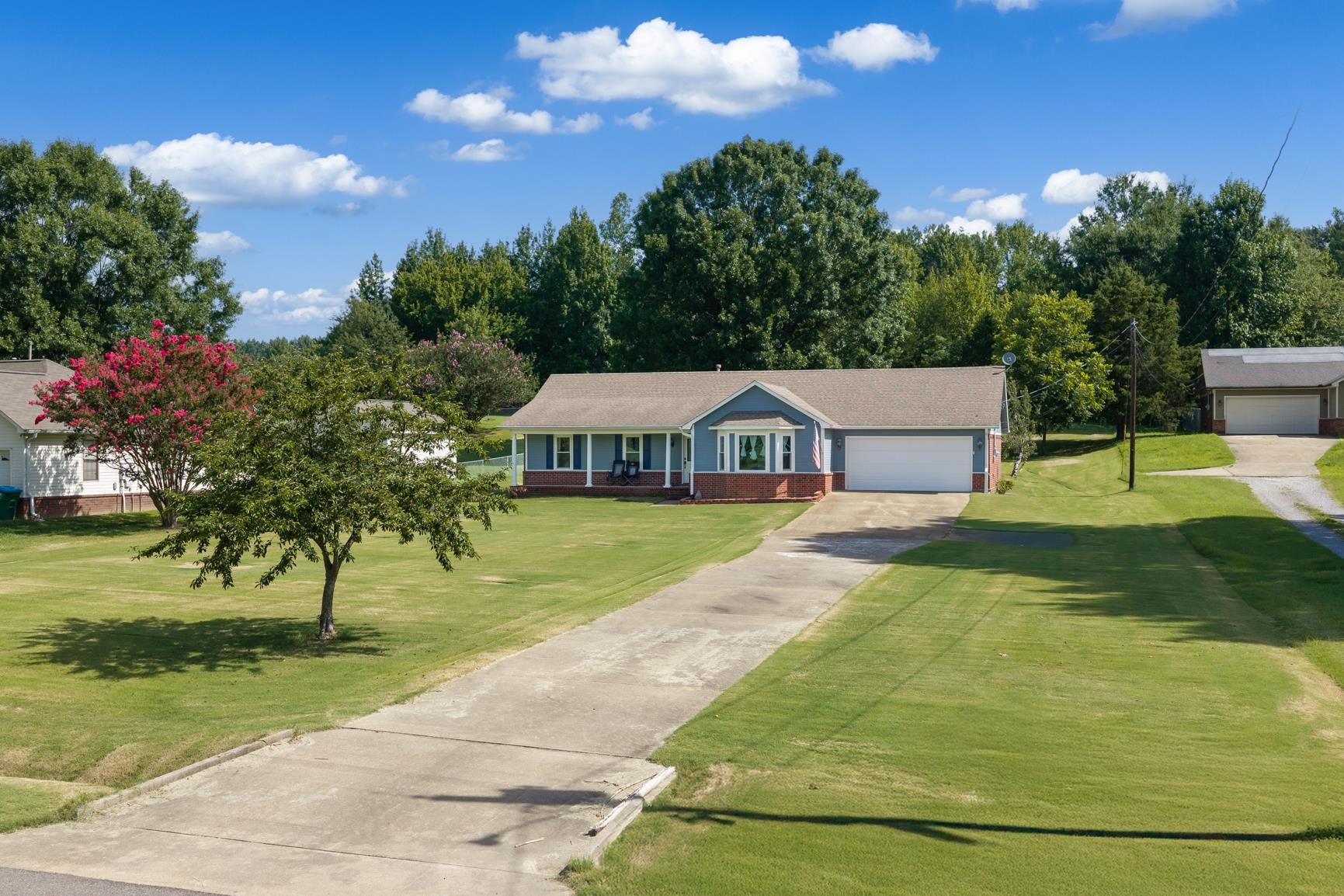 92 Brenda Dr Property Photo 3