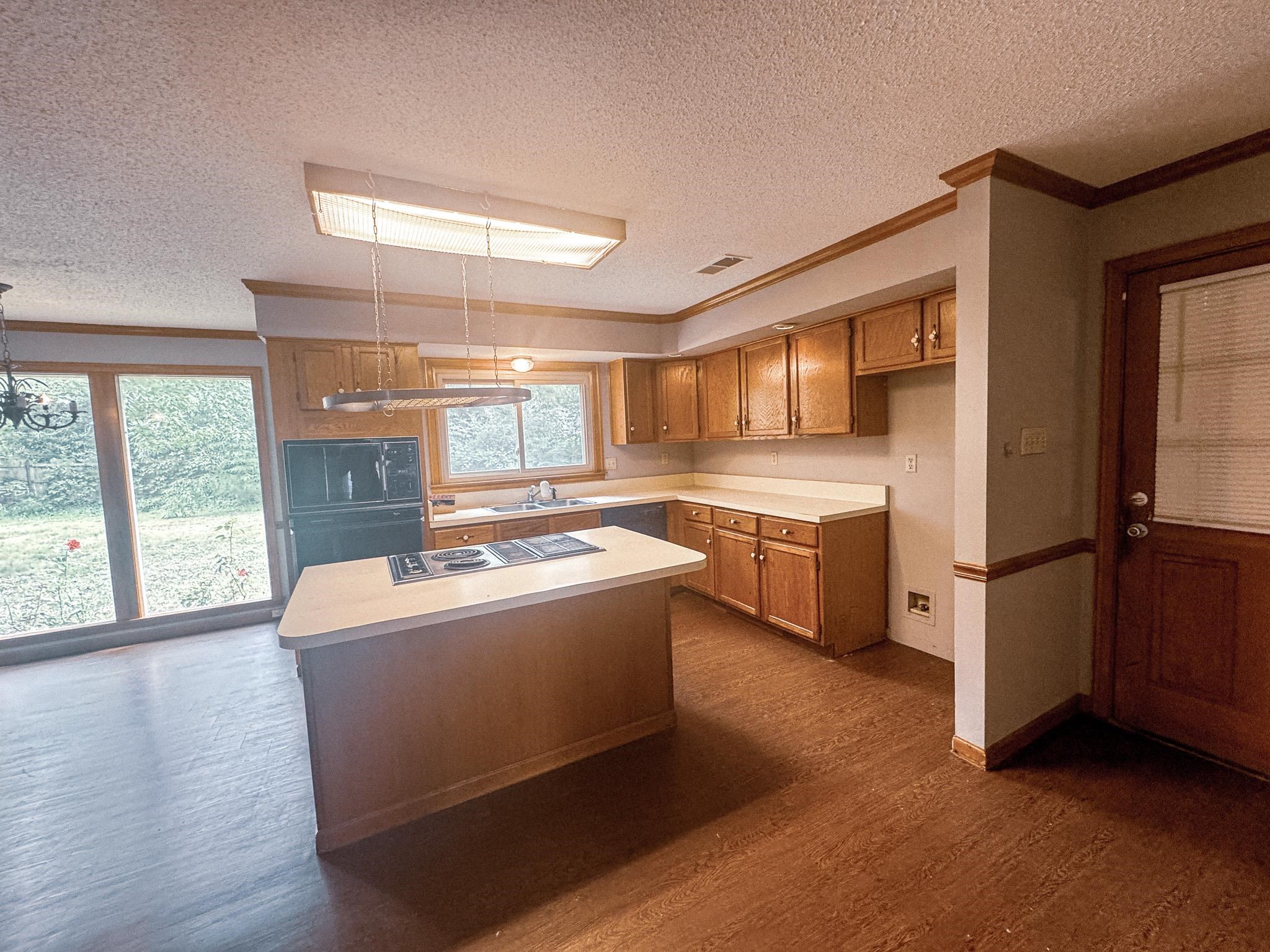 7241 Germanshire Ln Property Photo 8