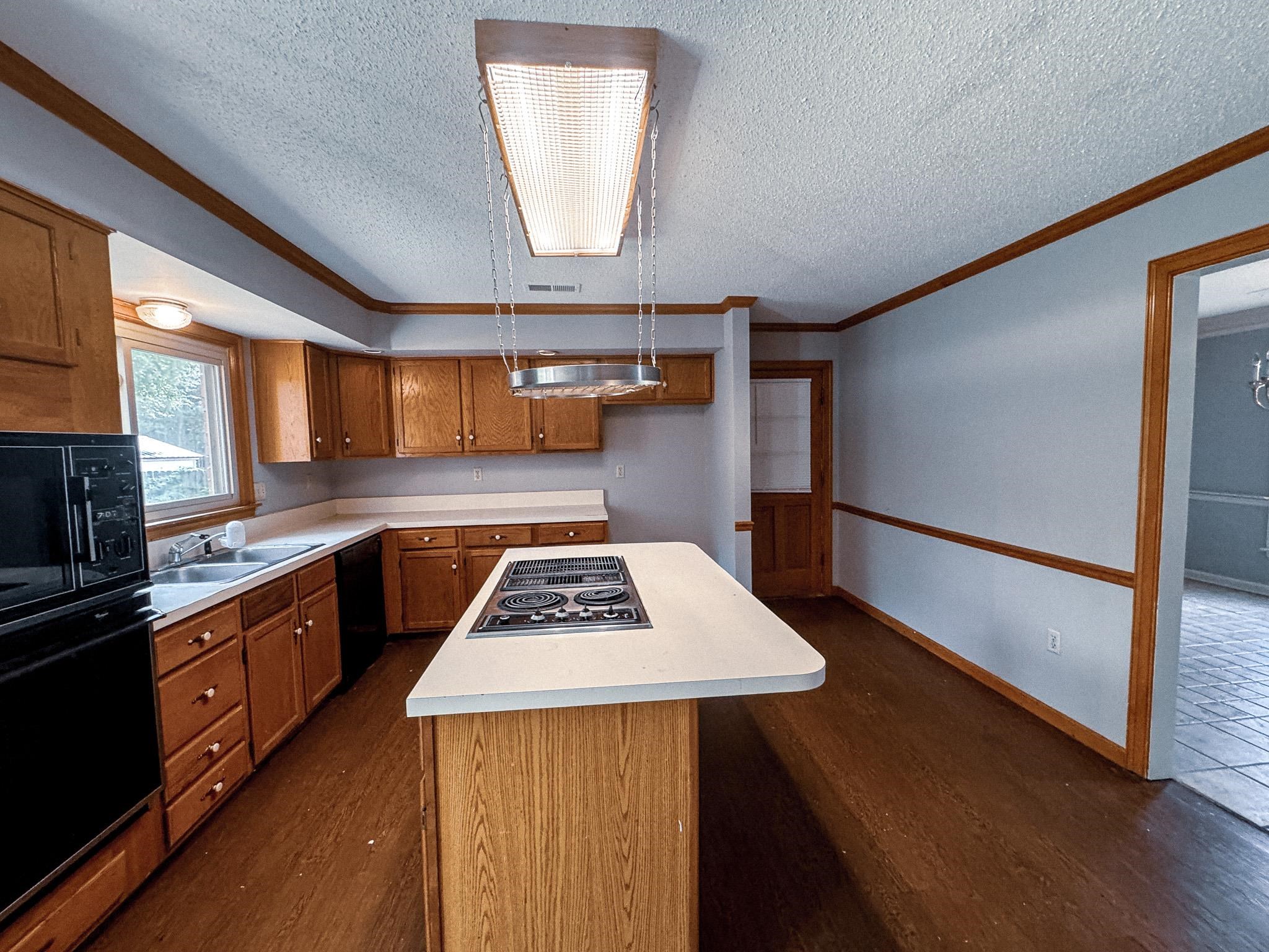 7241 Germanshire Ln Property Photo 13