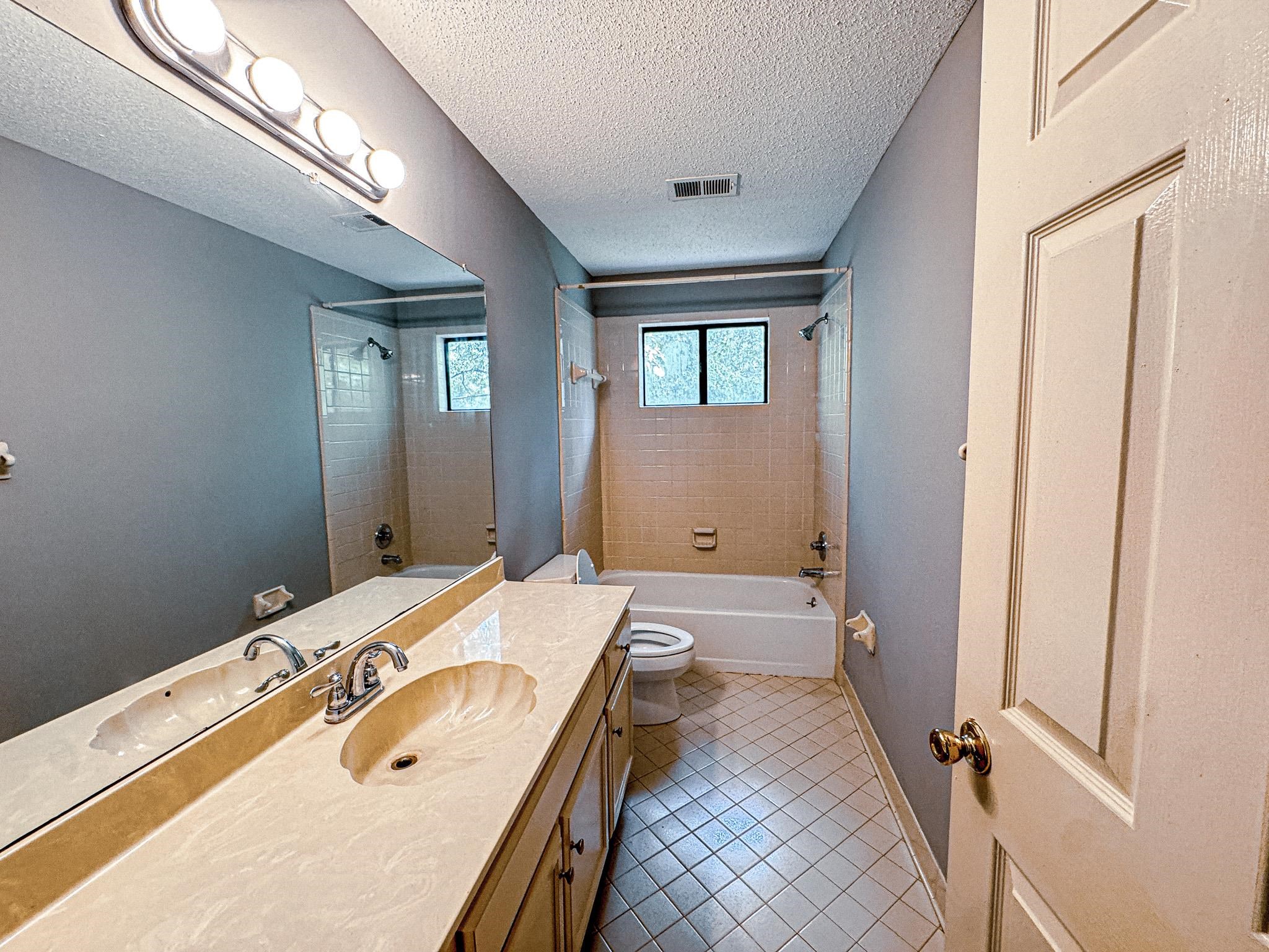 7241 Germanshire Ln Property Photo 15