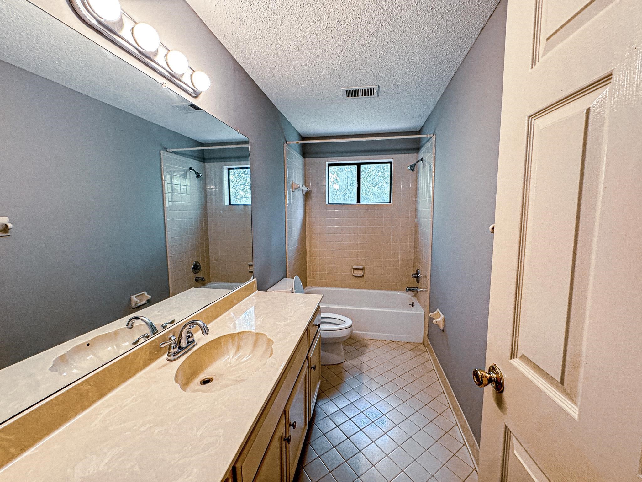 7241 Germanshire Ln Property Photo 20