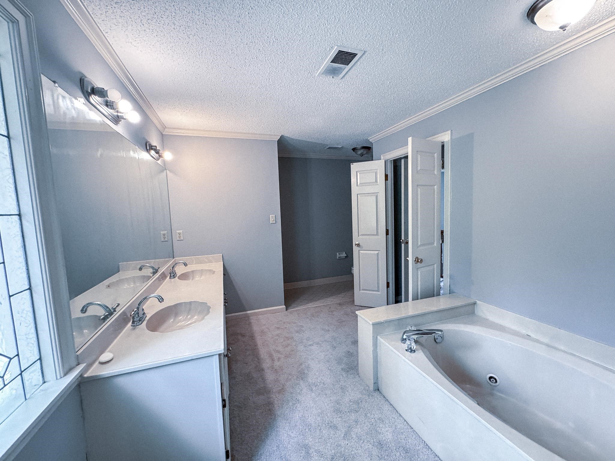 7241 Germanshire Ln Property Photo 22