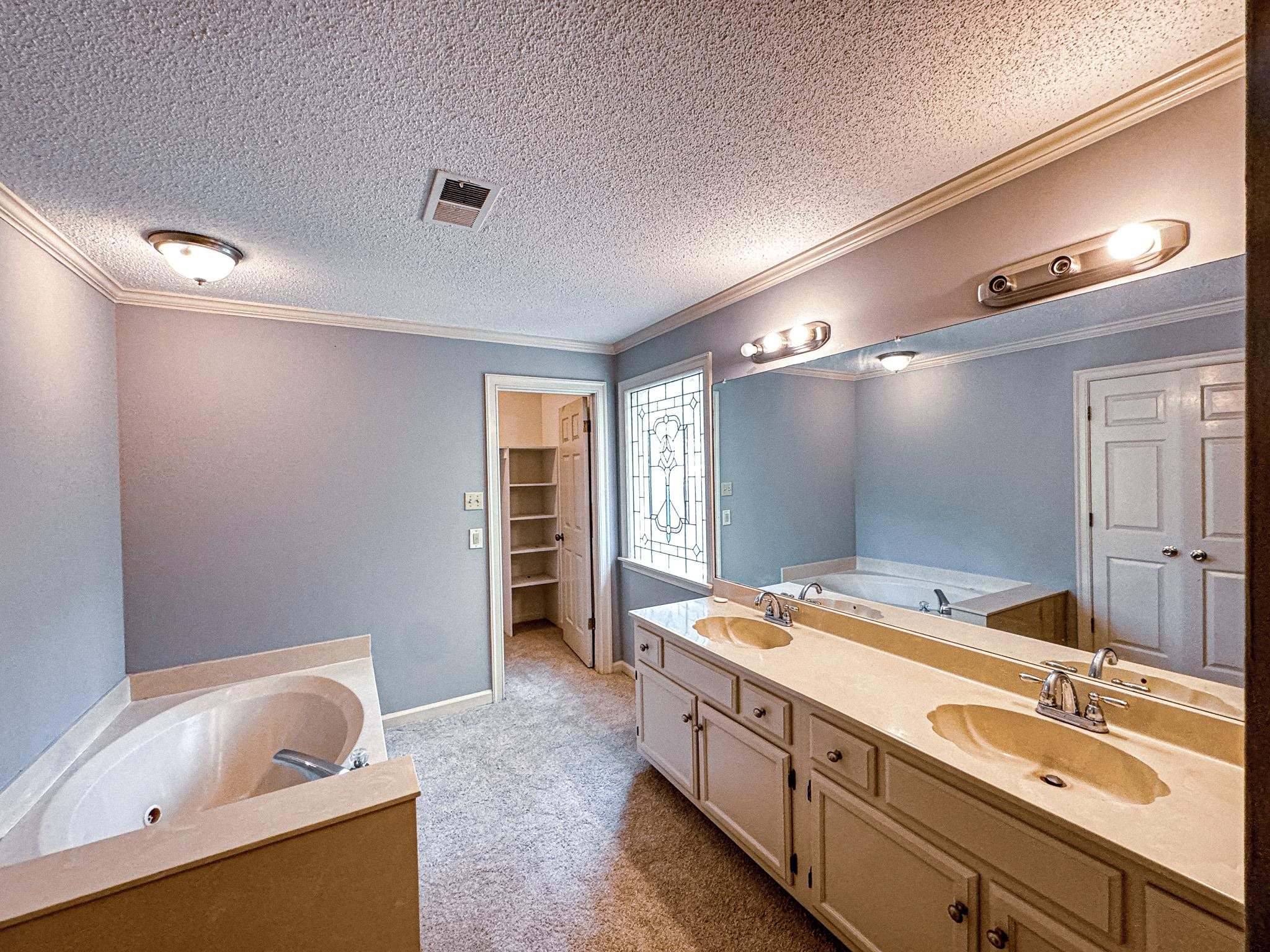 7241 Germanshire Ln Property Photo 23