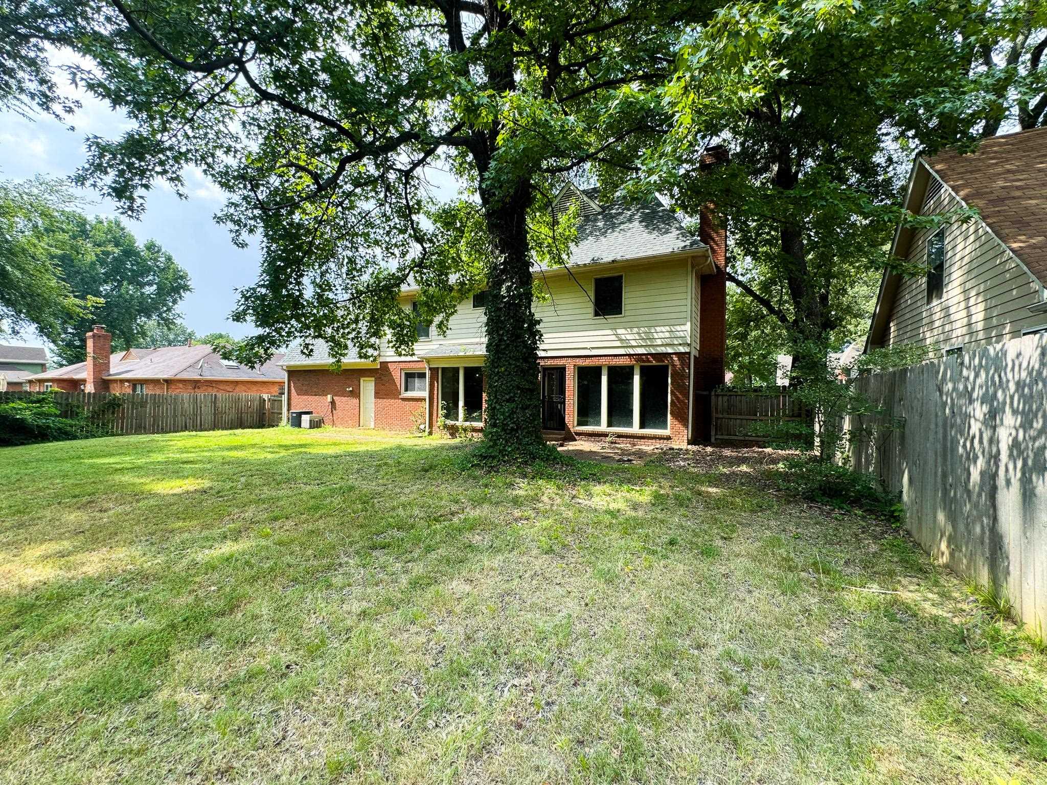 7241 Germanshire Ln Property Photo 33