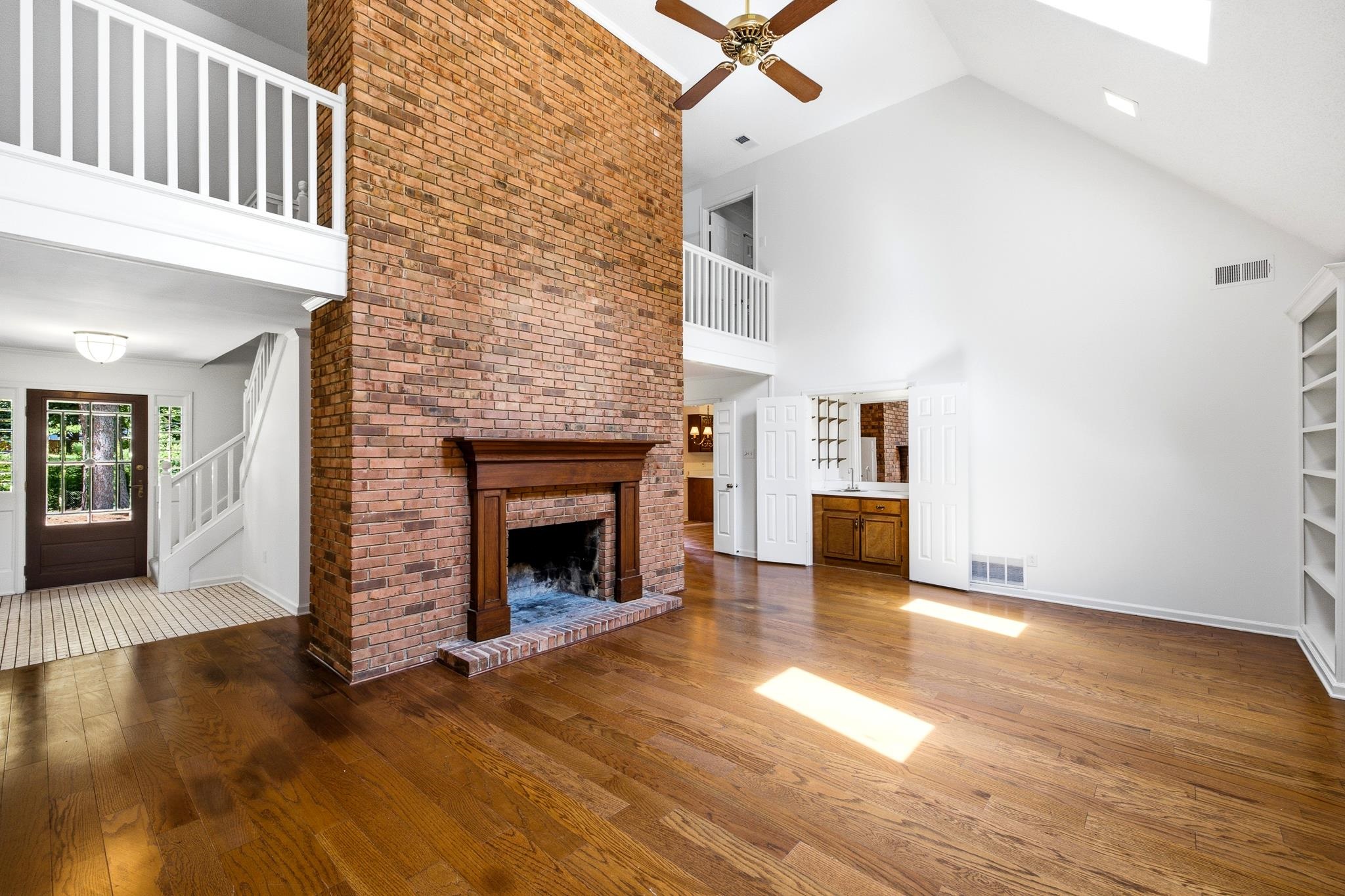 1935 Wicklow Way Property Photo 6