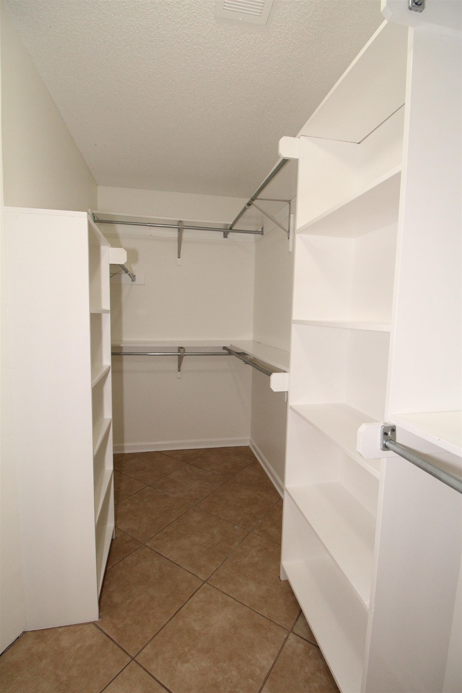 1800 Mill Glen Cv Property Photo 12