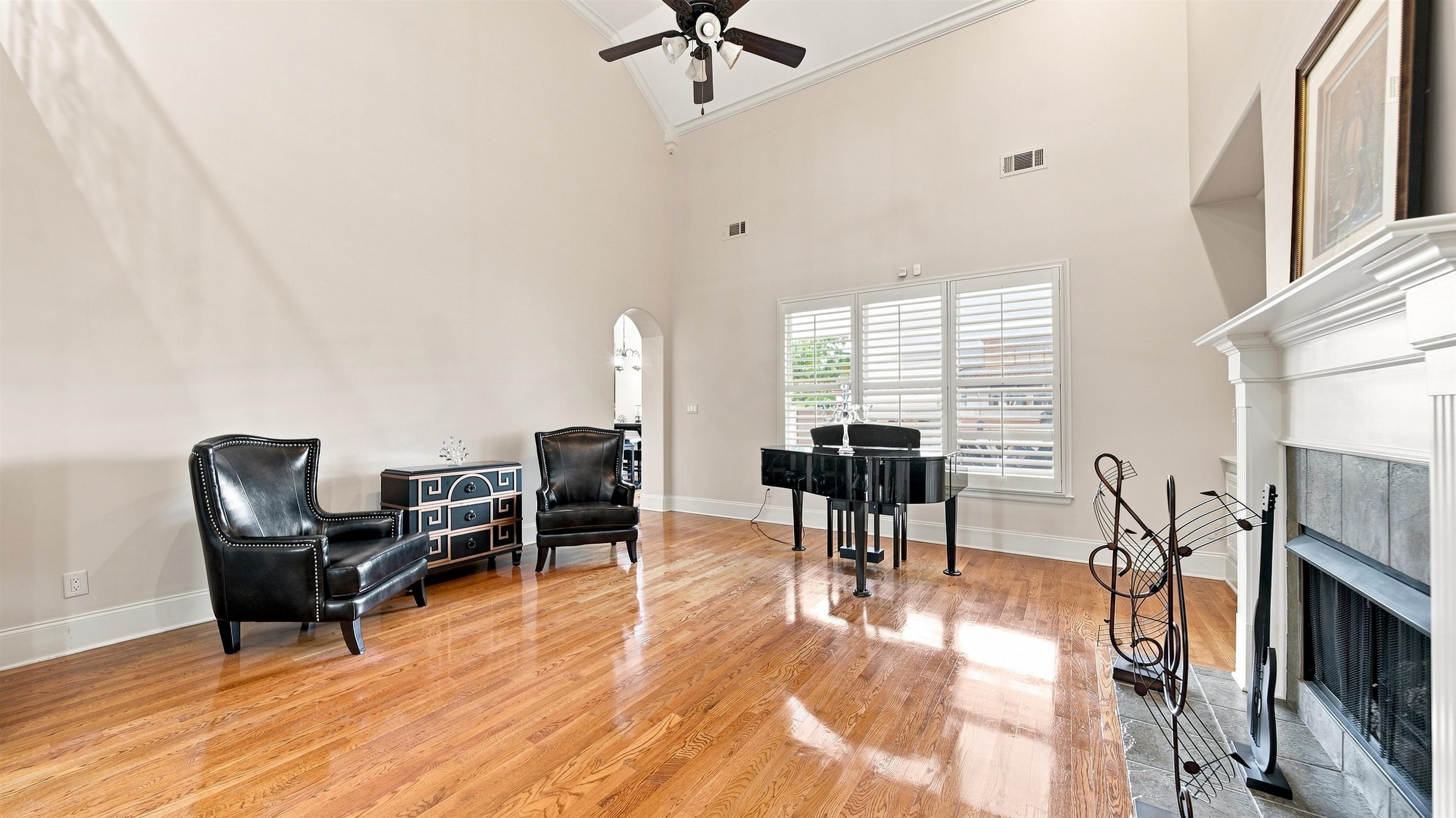 1596 Brackenshire Ln Property Photo 24